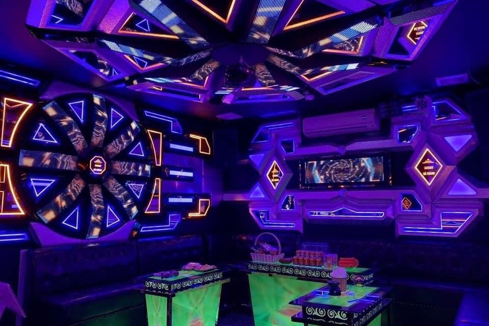 Karaoke Luxury Hà Thành - 668 Kim Giang