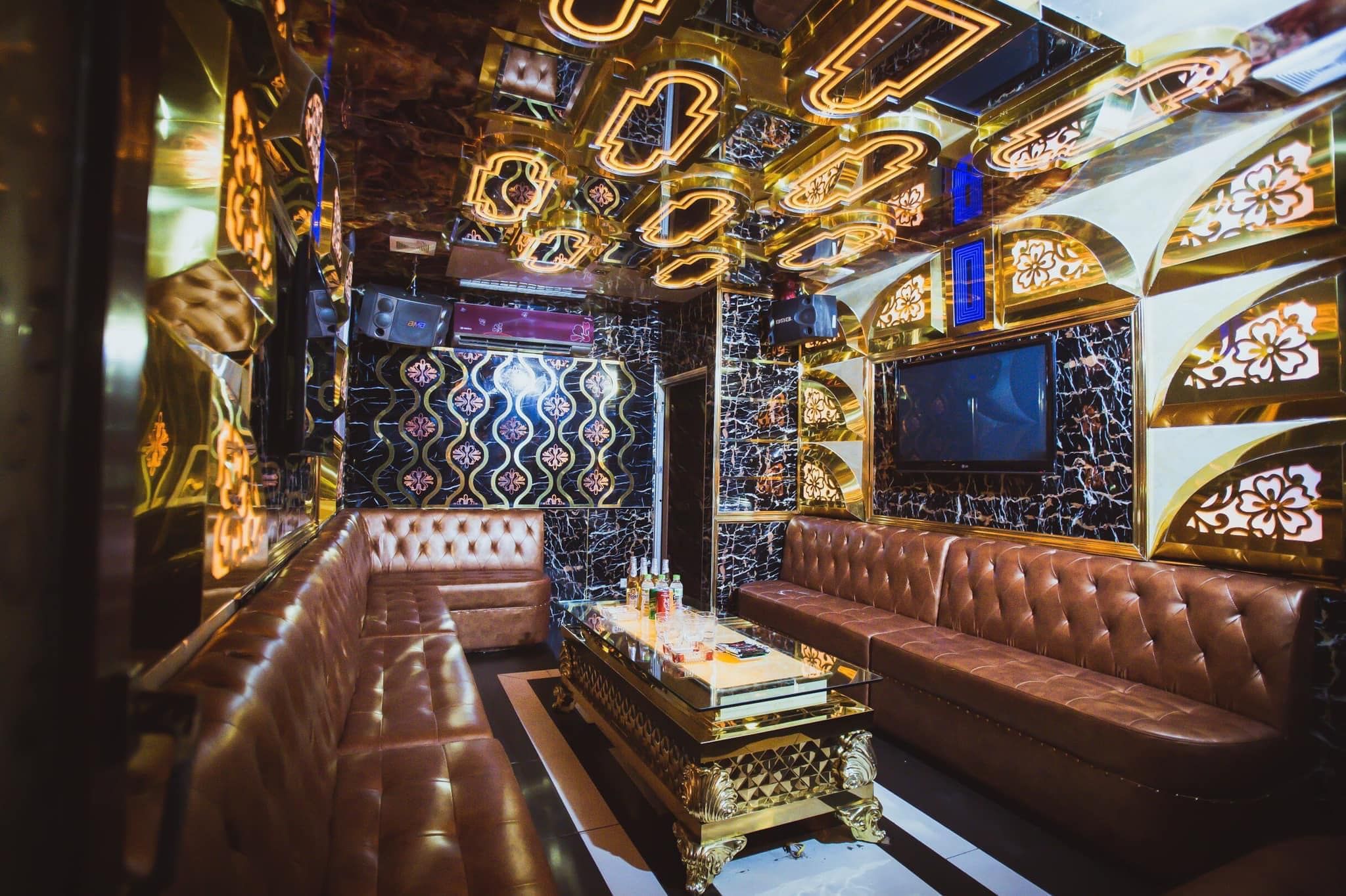 Karaoke Hương Giang Club - 79 Thái Thịnh