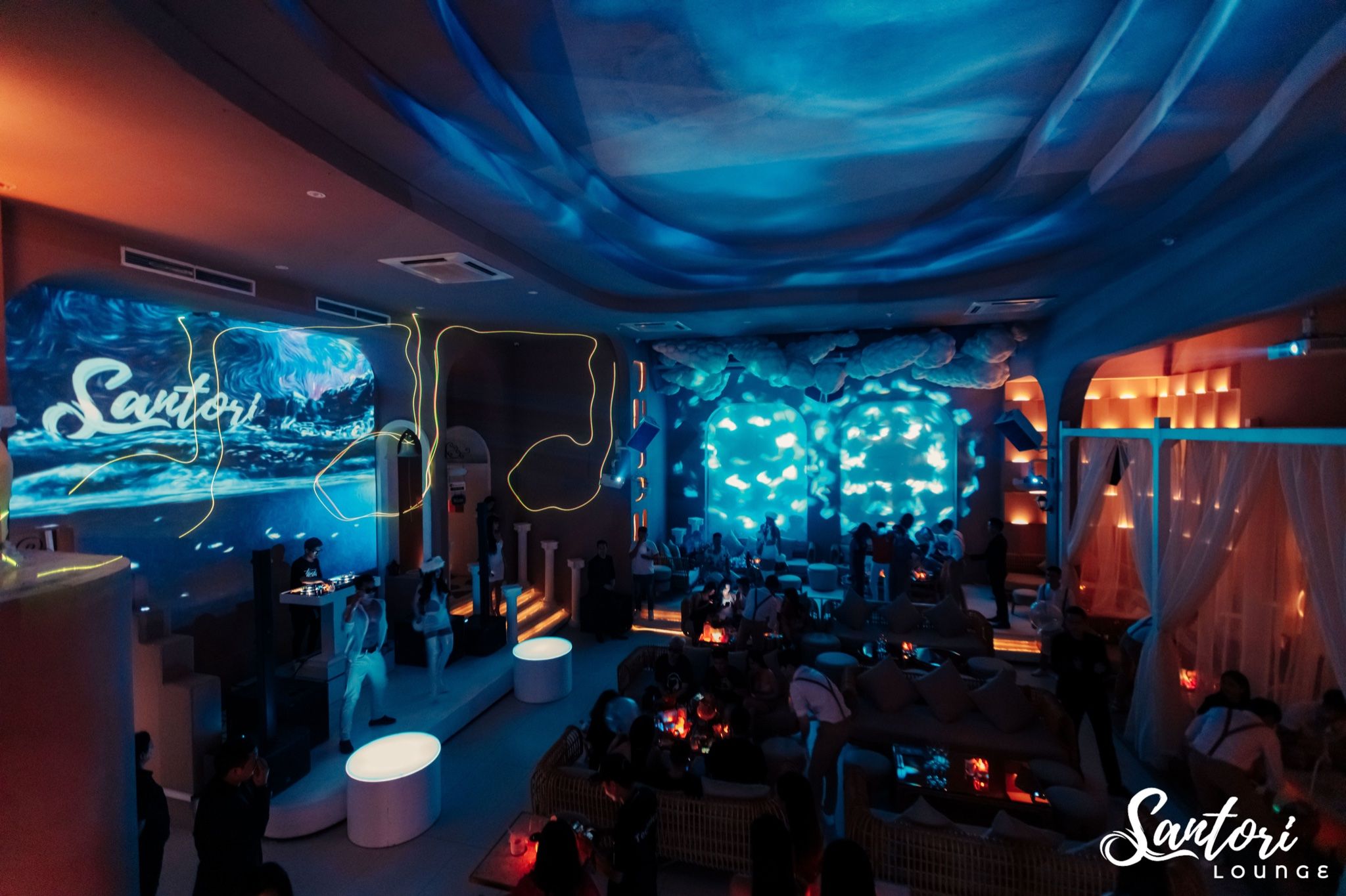 Santori Lounge - 24 Đông Du