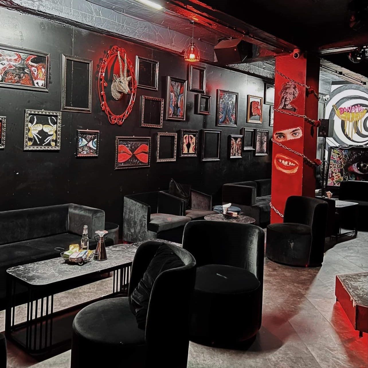 Banana Coffee & Lounge - 89 Hồ Văn Chương