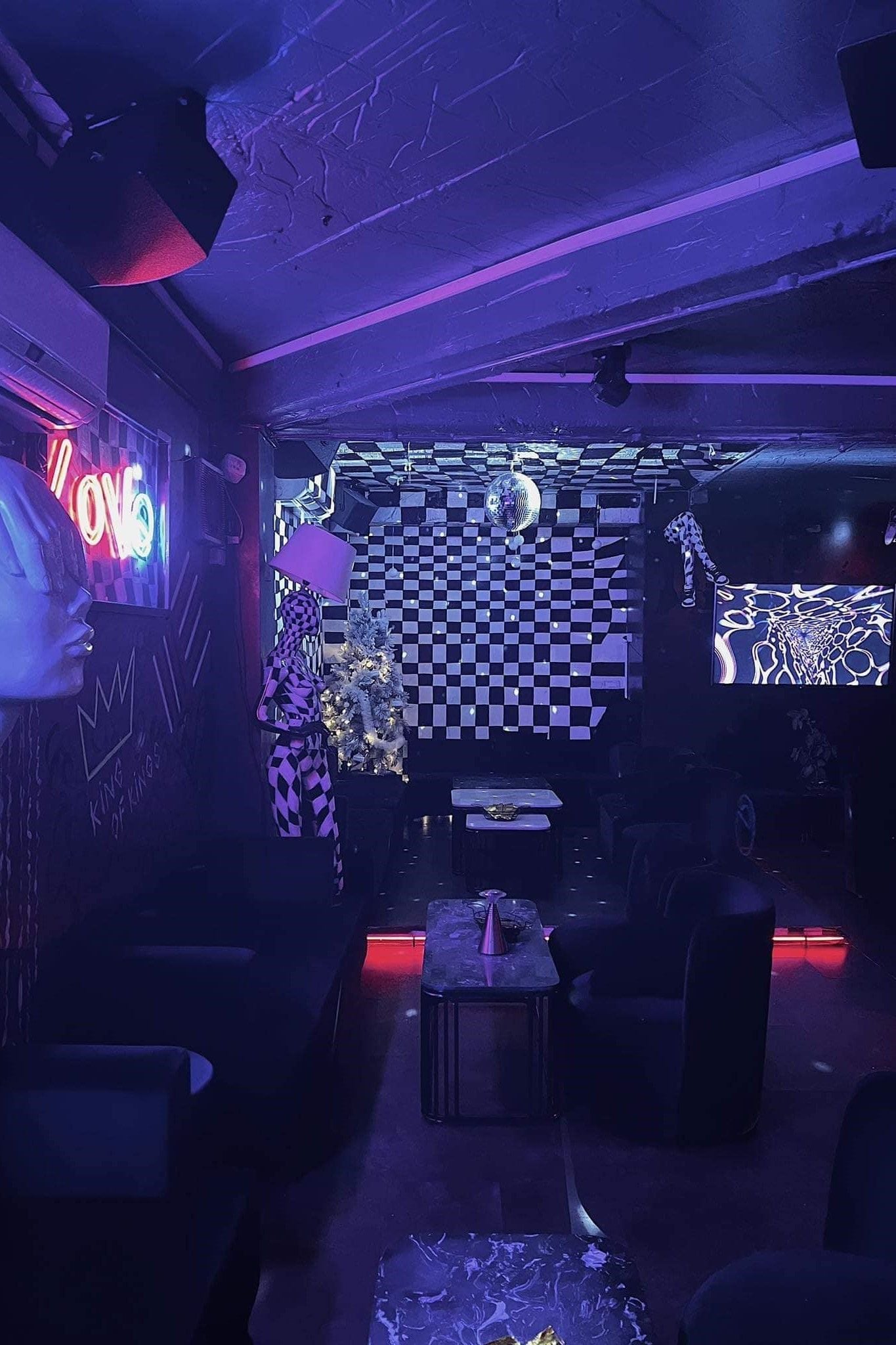 Banana Coffee & Lounge - 89 Hồ Văn Chương