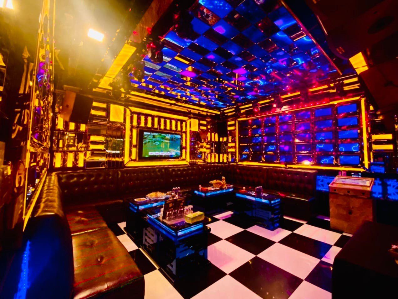 Karaoke Galaxy - 66/7 Song Hành