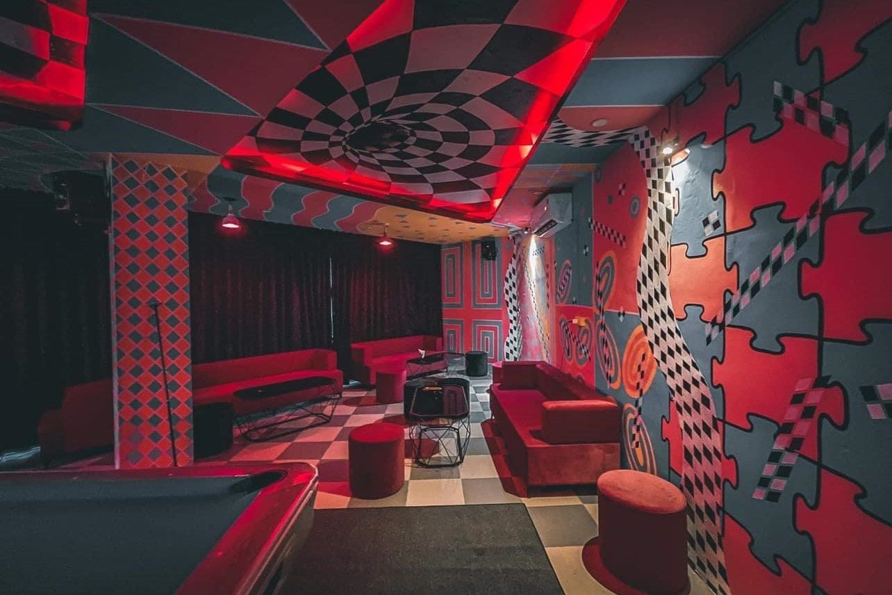 Banana Coffee & Lounge - 89 Hồ Văn Chương