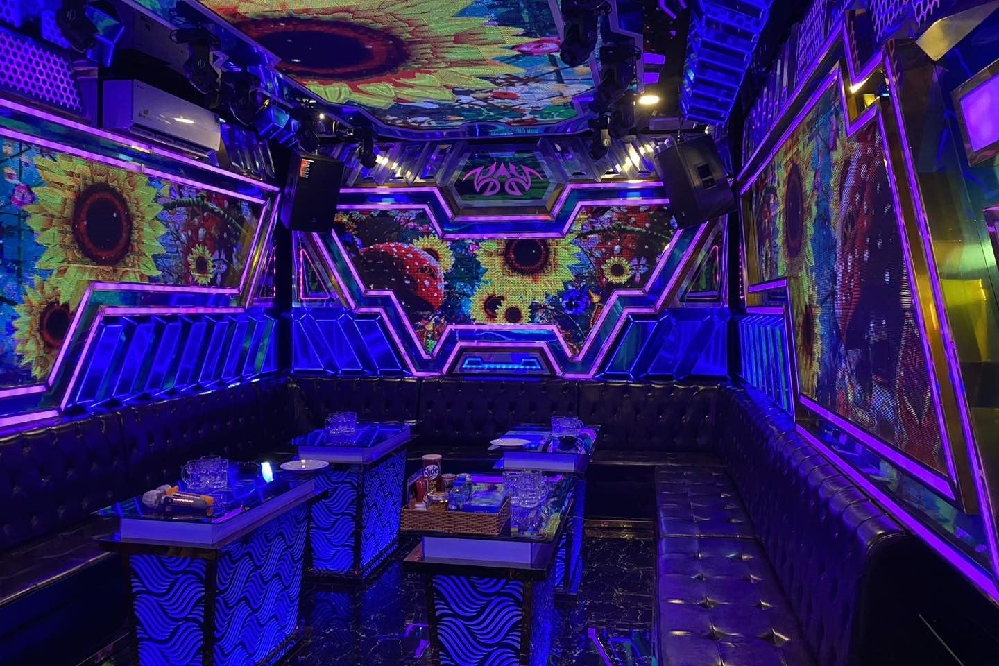 Karaoke Gold - 43A Nguyễn Văn Bạch