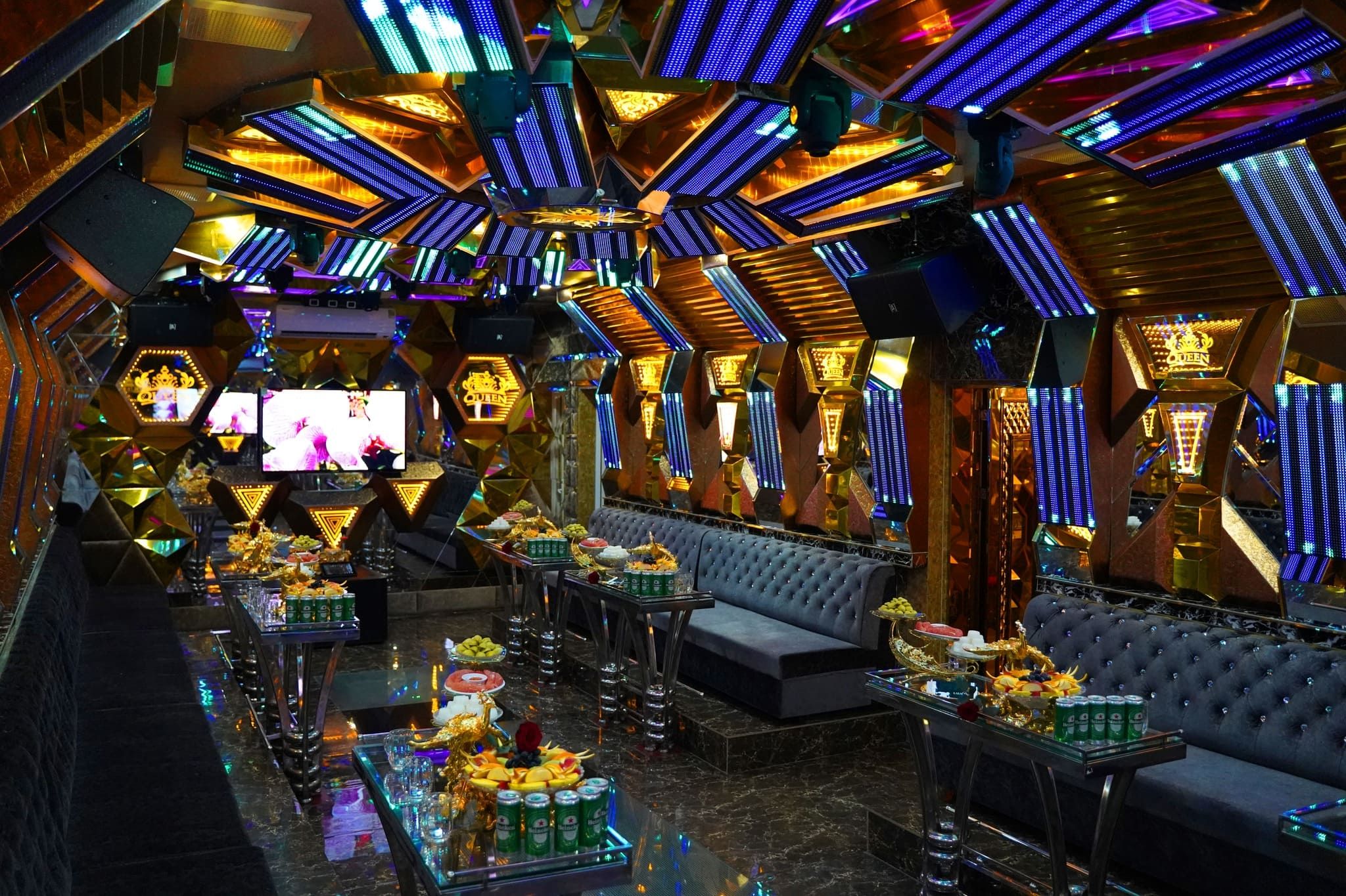 Karaoke Queen - 15 Lê Đại Cang