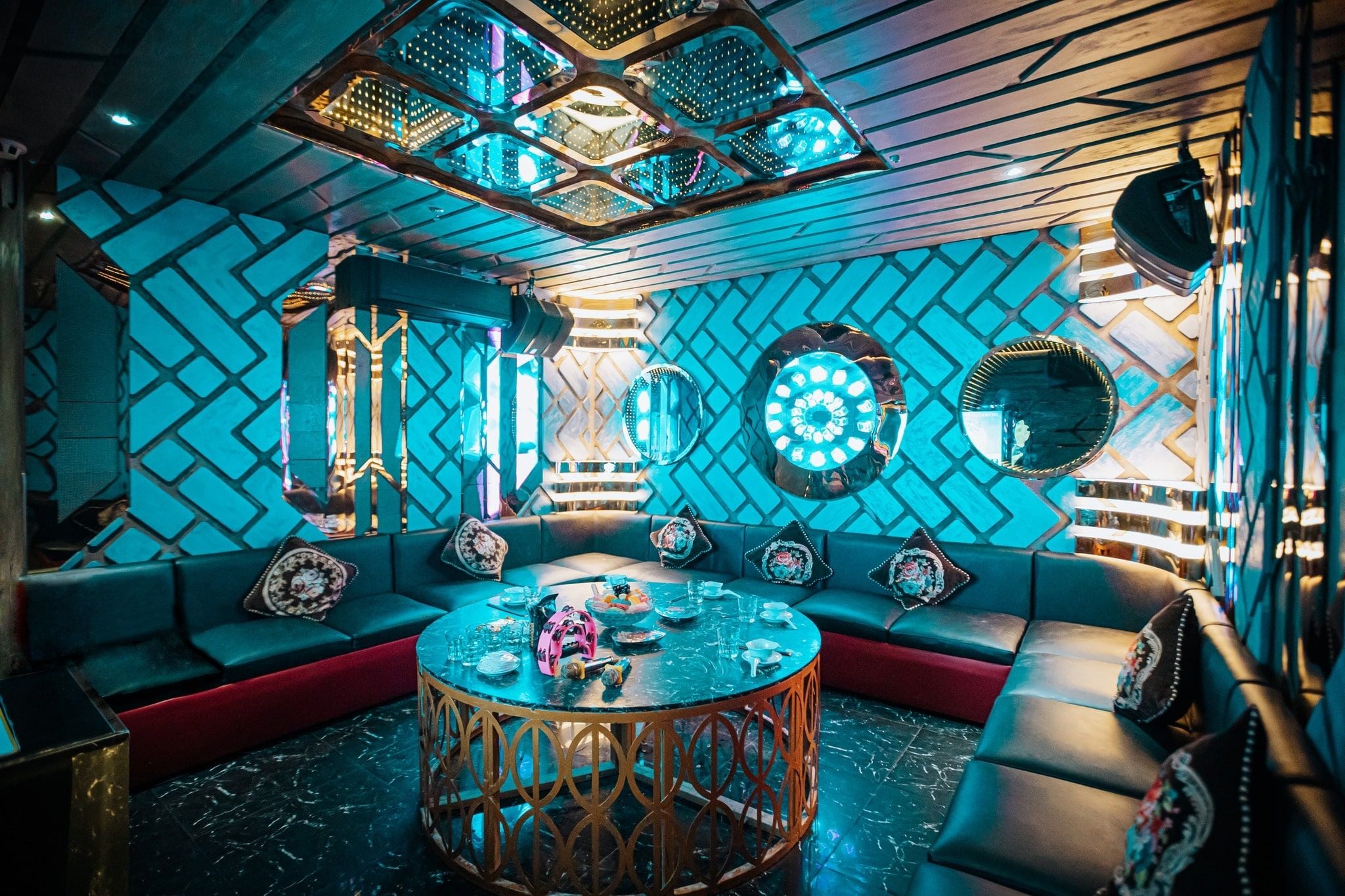 Karaoke Kingdom - 67 Phạm Viết Chánh