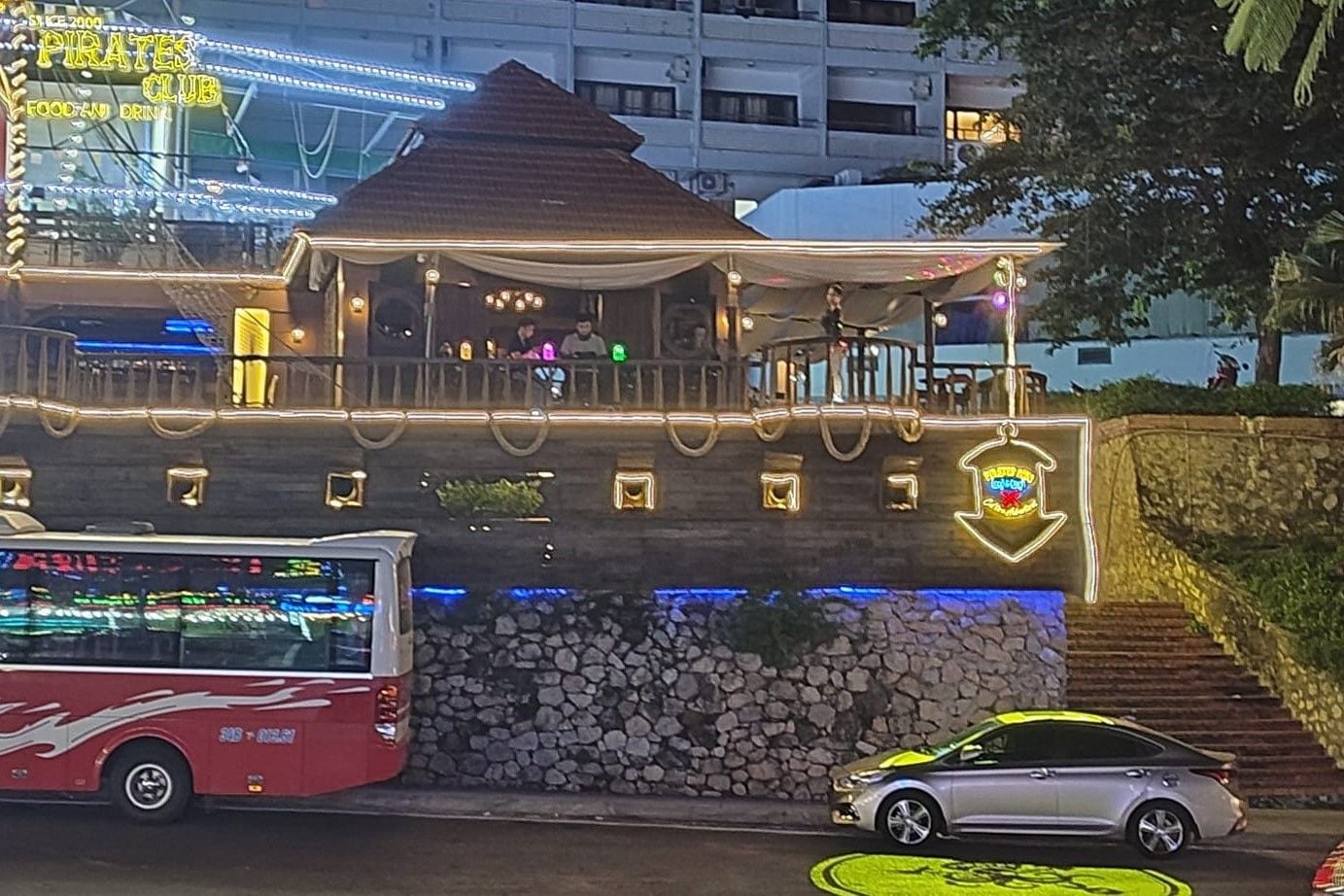 Pirates Club - 138 Hạ Long