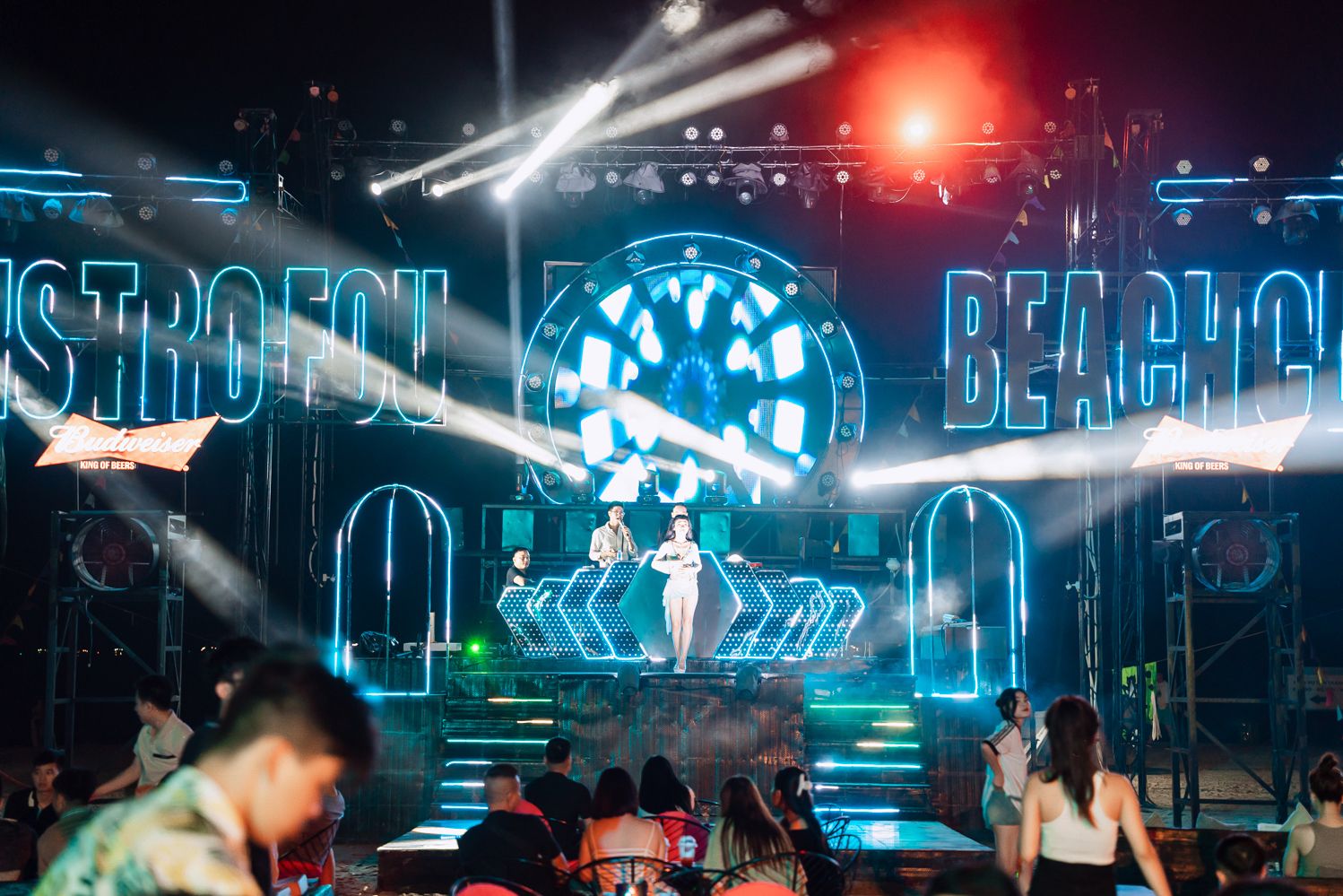 Bistro Fou Beach Club - Đường Kỳ Quan