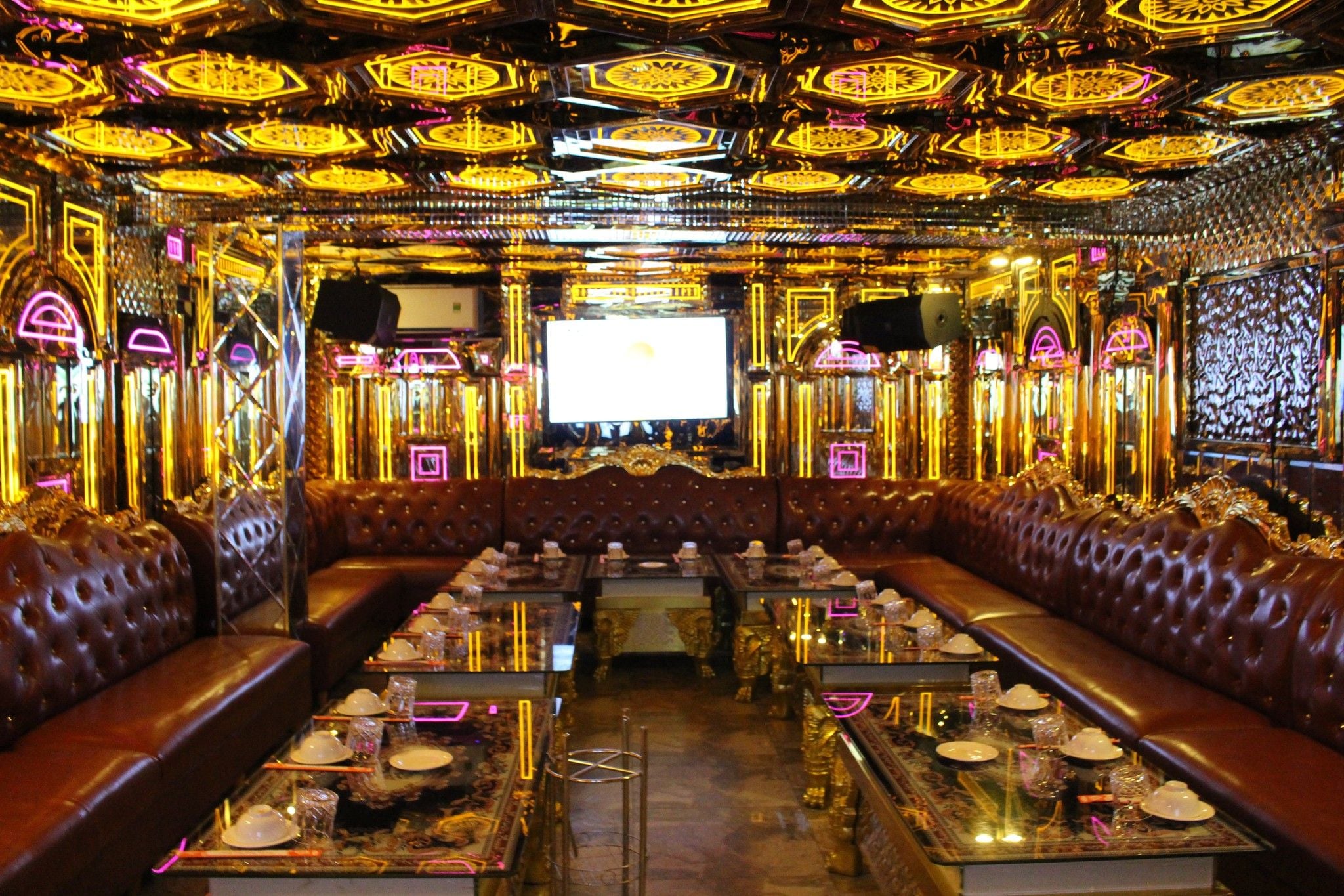 Karaoke T&T - 132 Hào Nam