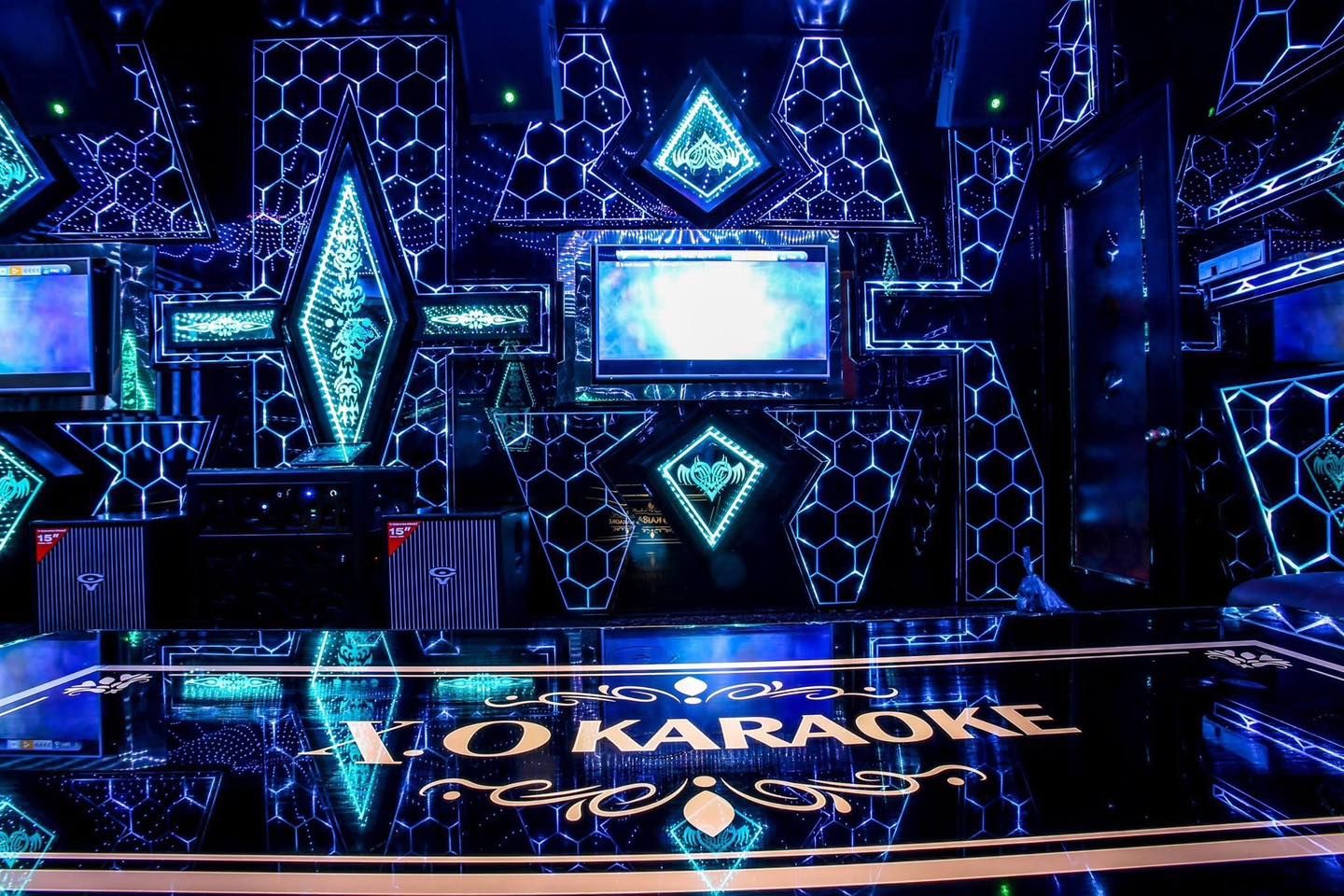 Karaoke XinhXinh - 1238 Huỳnh Tấn Phát