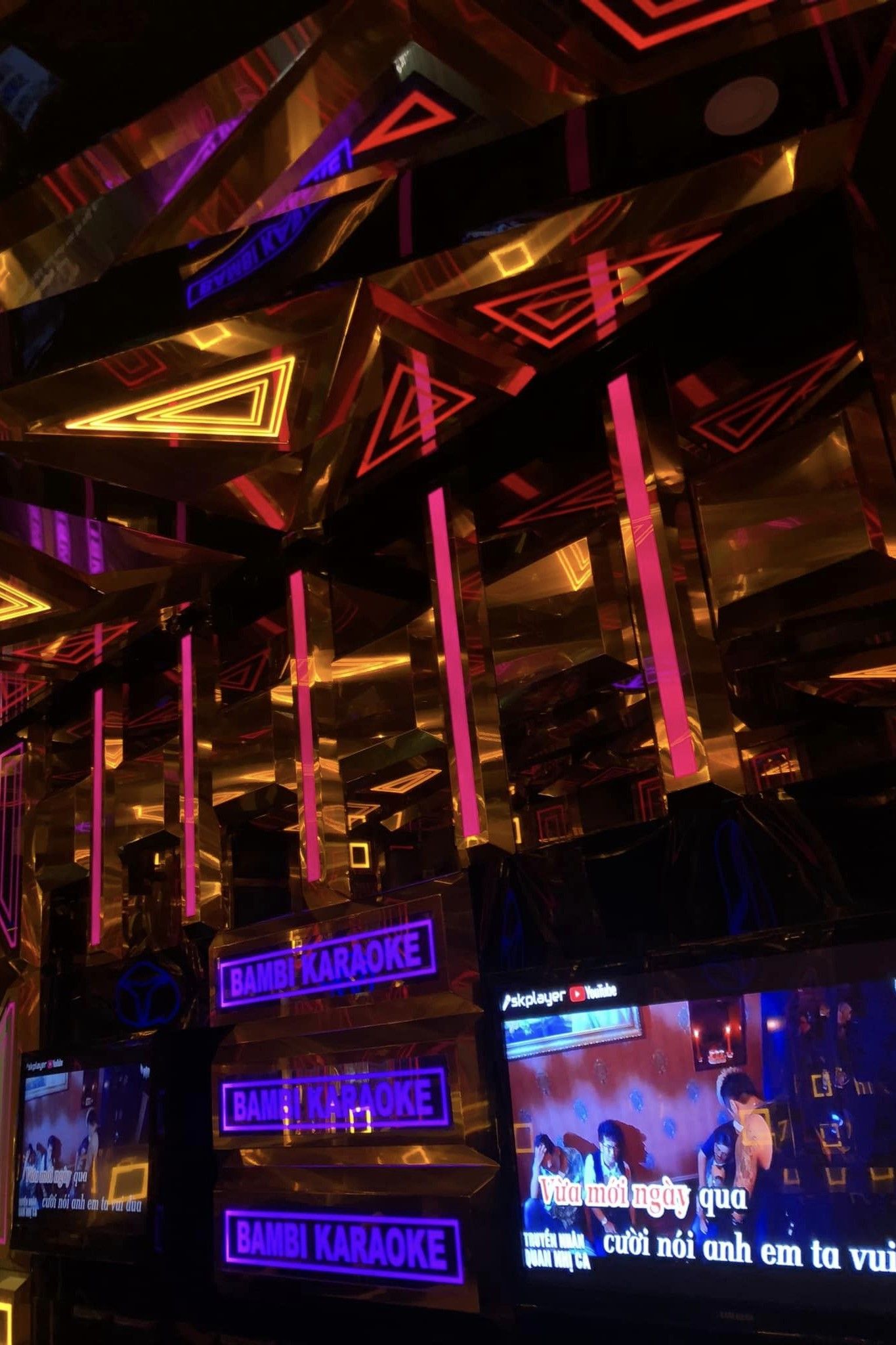 Karaoke Bambi - 140 Nguyễn Gia Trí