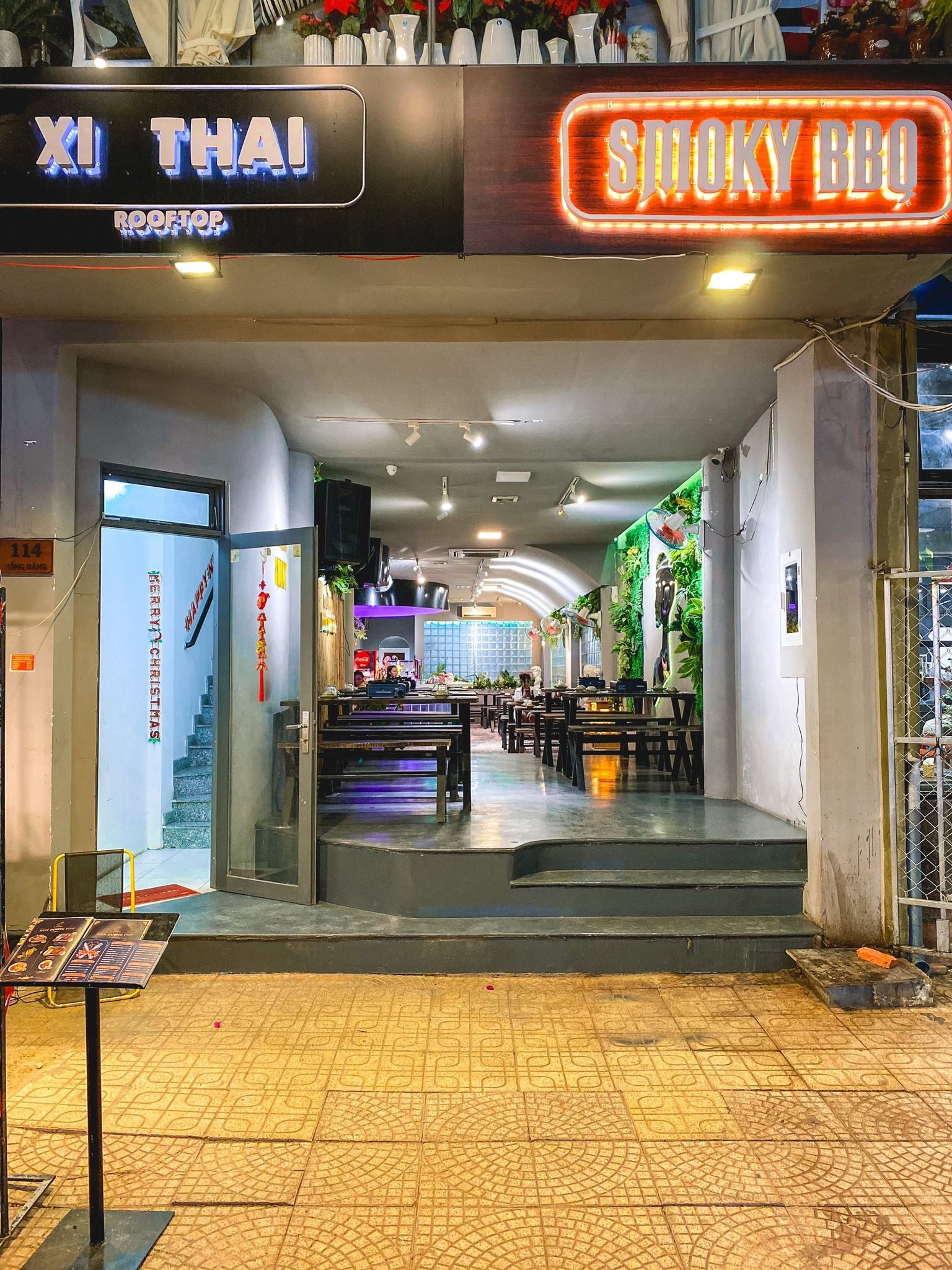 Xi Lounge - 114 Hồng Bàng