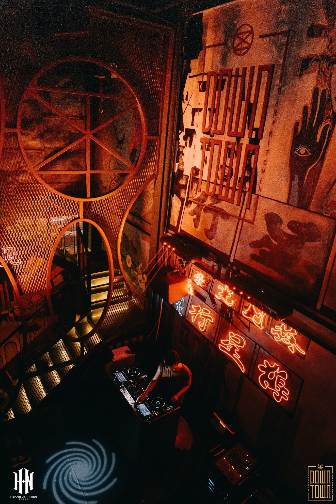 Downtown Bar - 46 Mã Mây