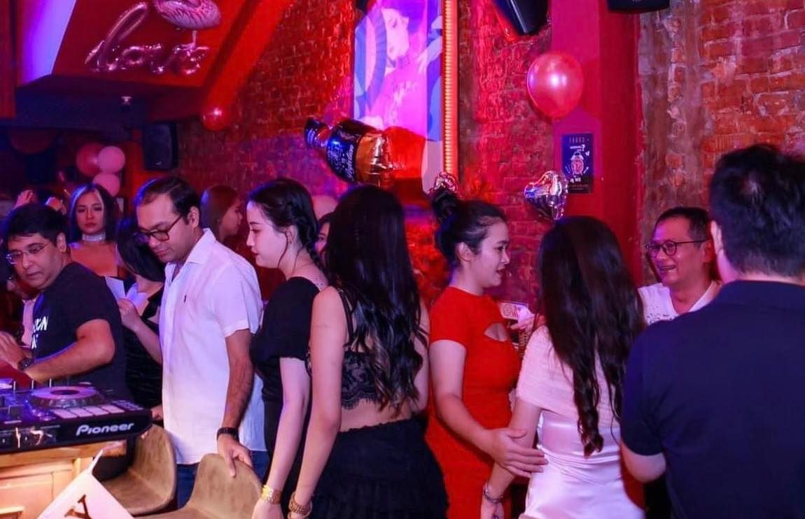 Heaven Bar & Lounge - 38 Huỳnh Thúc Kháng