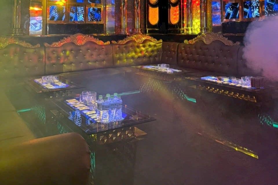 Karaoke Queen Bee - 898C Tạ Quang Bửu