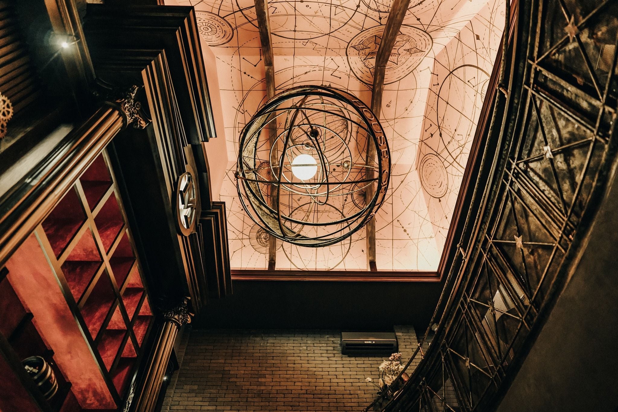 House of Merlin - Cocktail Bar & Eatery - 178/1 Pasteur