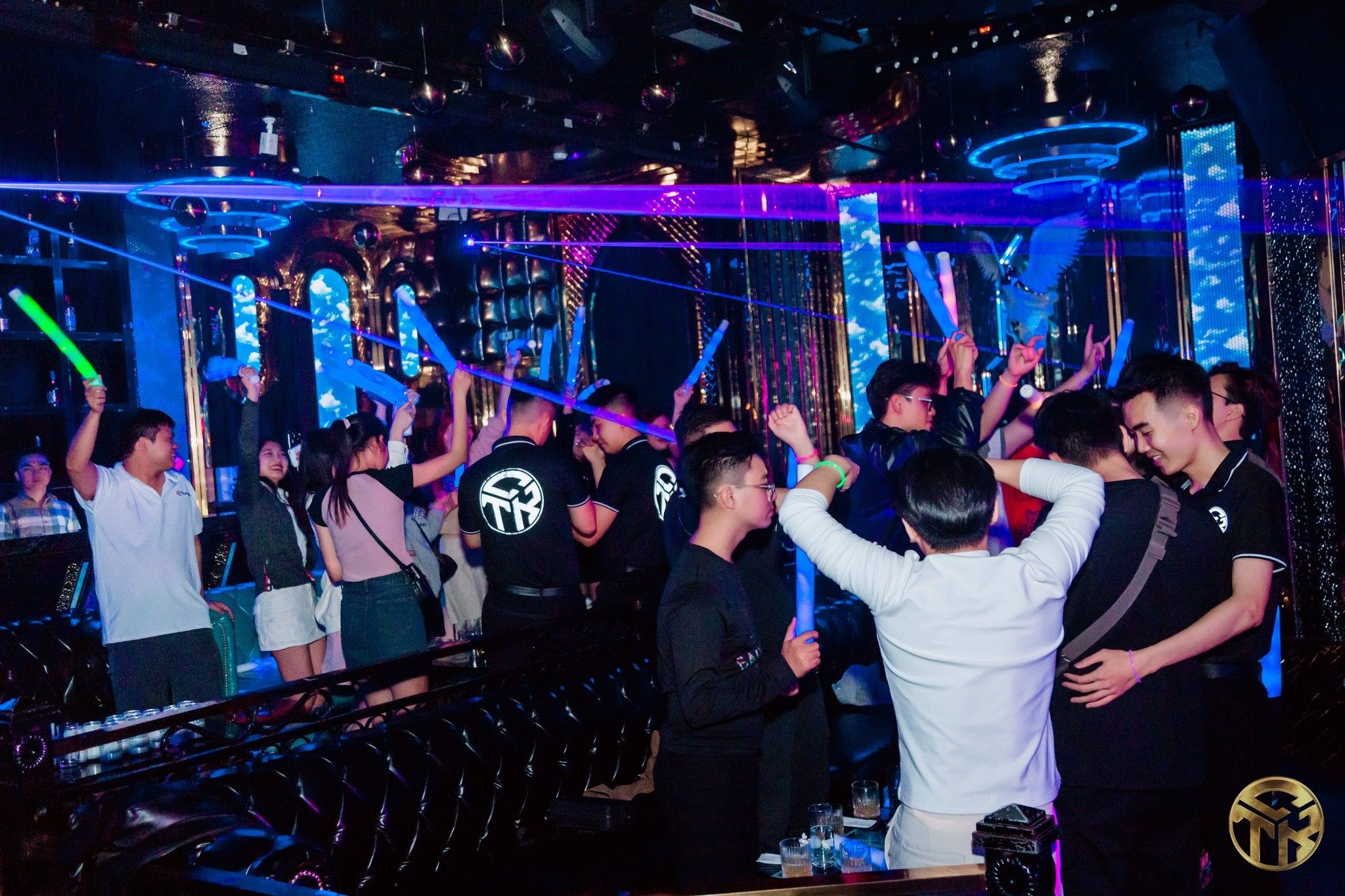 NEW TIPTOP Lounge & Bar - 7 Bồ Nâu