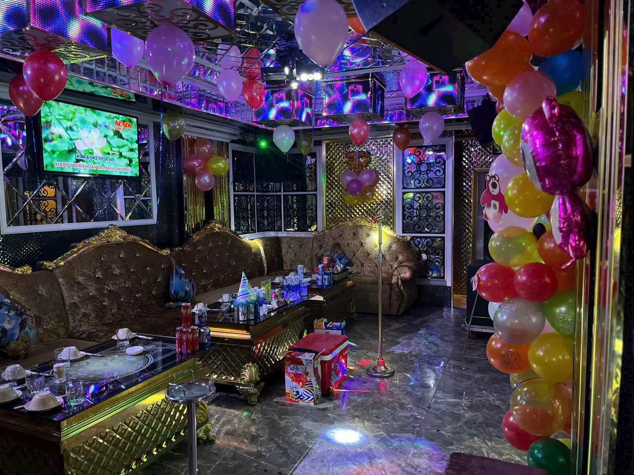 Karaoke Họa Mi 1 - 19 Nguyễn Sơn