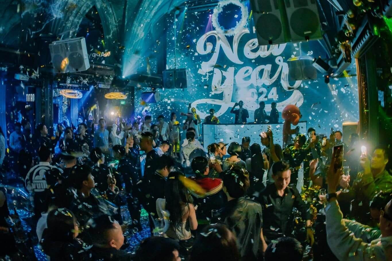 Titan Lounge - 39C Hai Bà Trưng