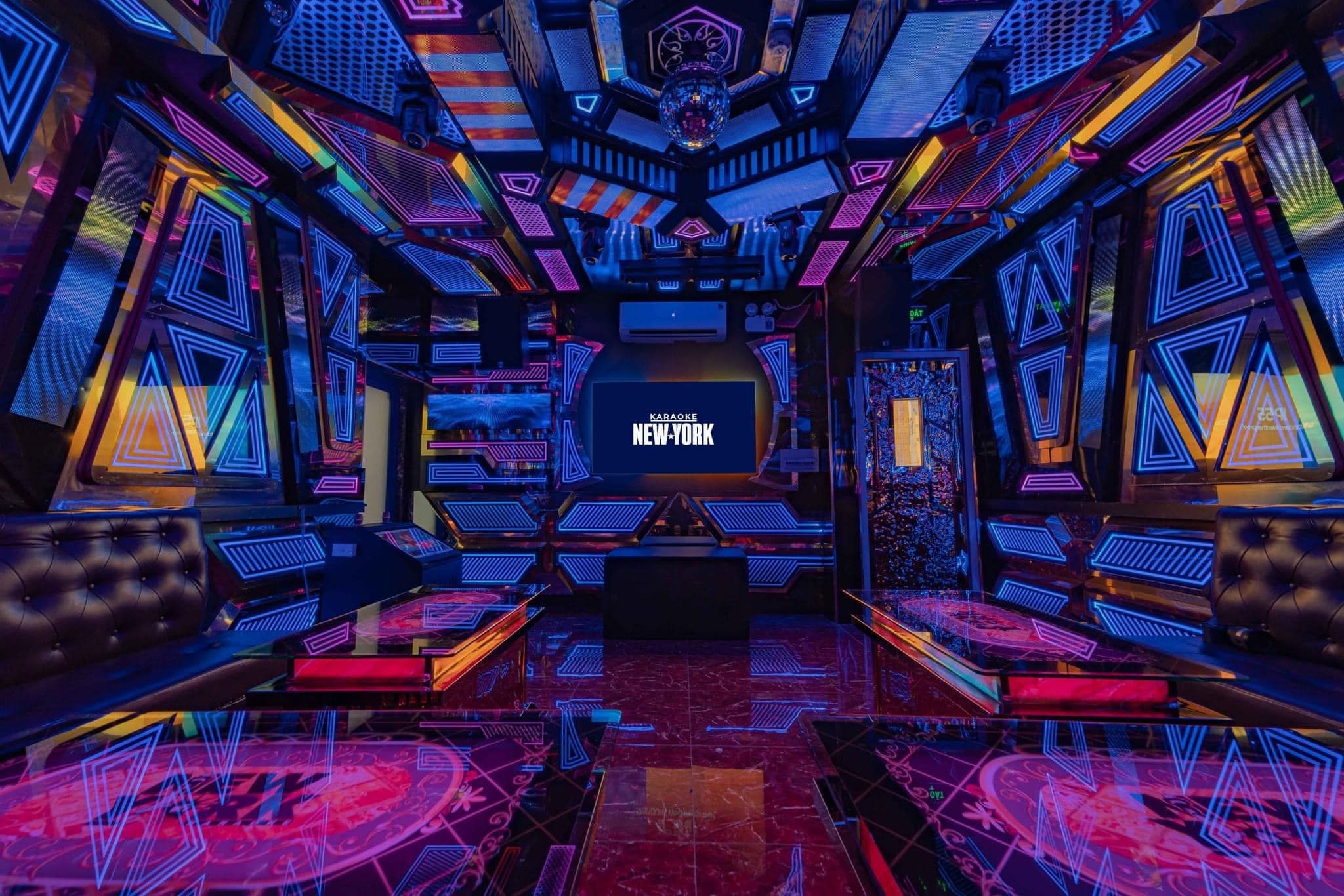 Karaoke Phượng Hoàng Các - 542 Ấp 2