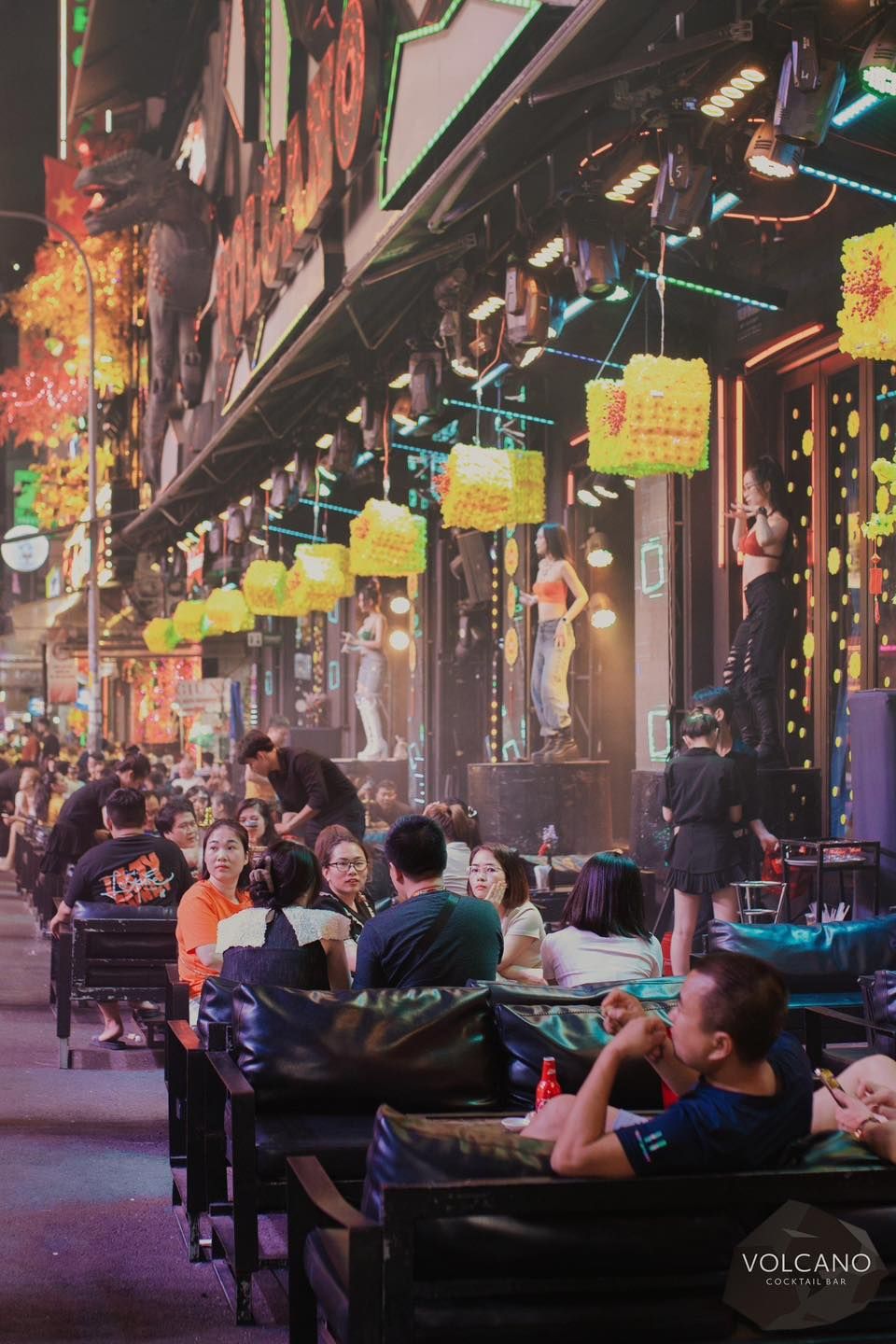 Volcano Bar & Lounge - 70 Bùi Viện