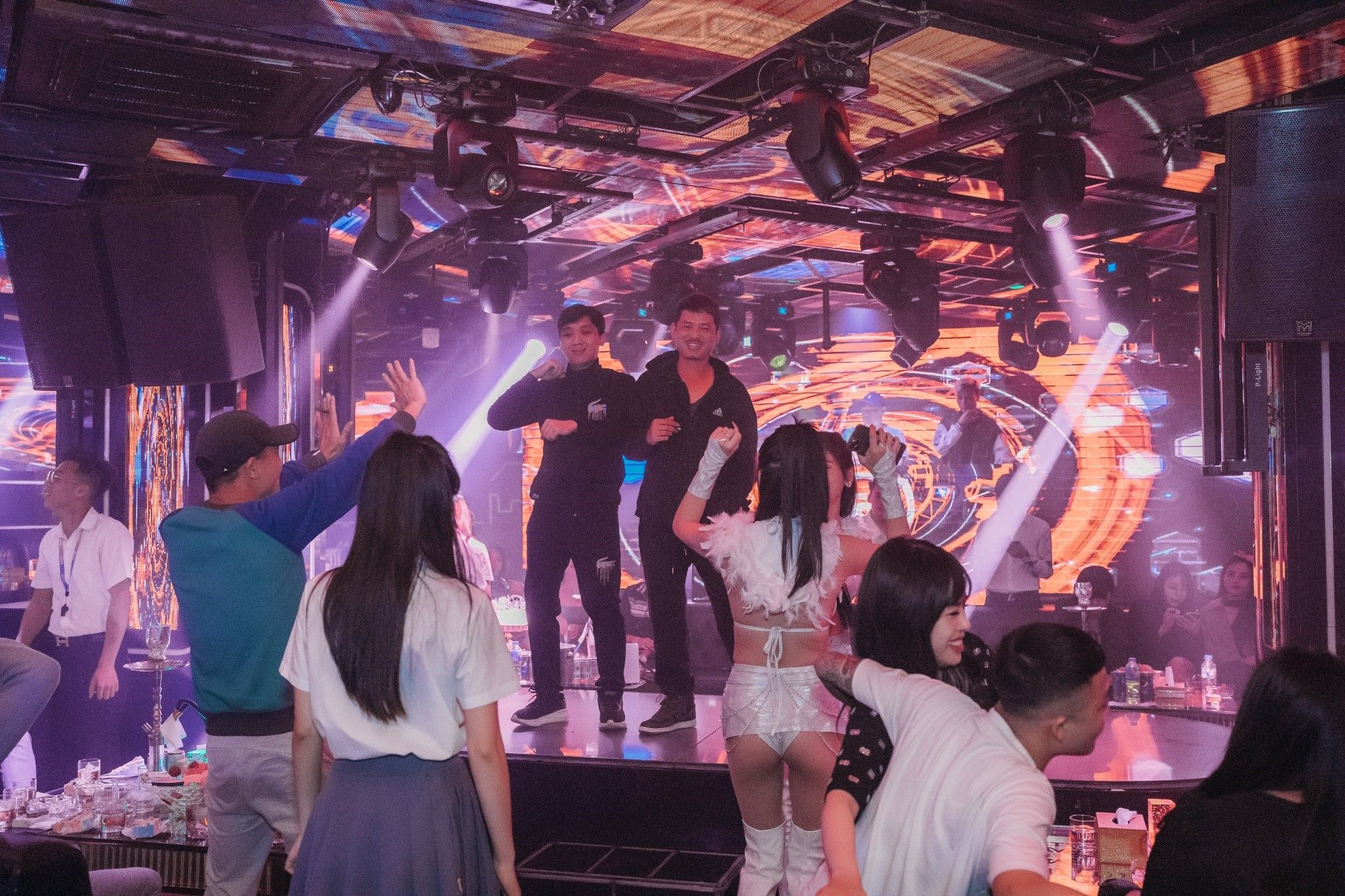 New Square Bar Hạ Long - Khu 9 Bãi Cháy
