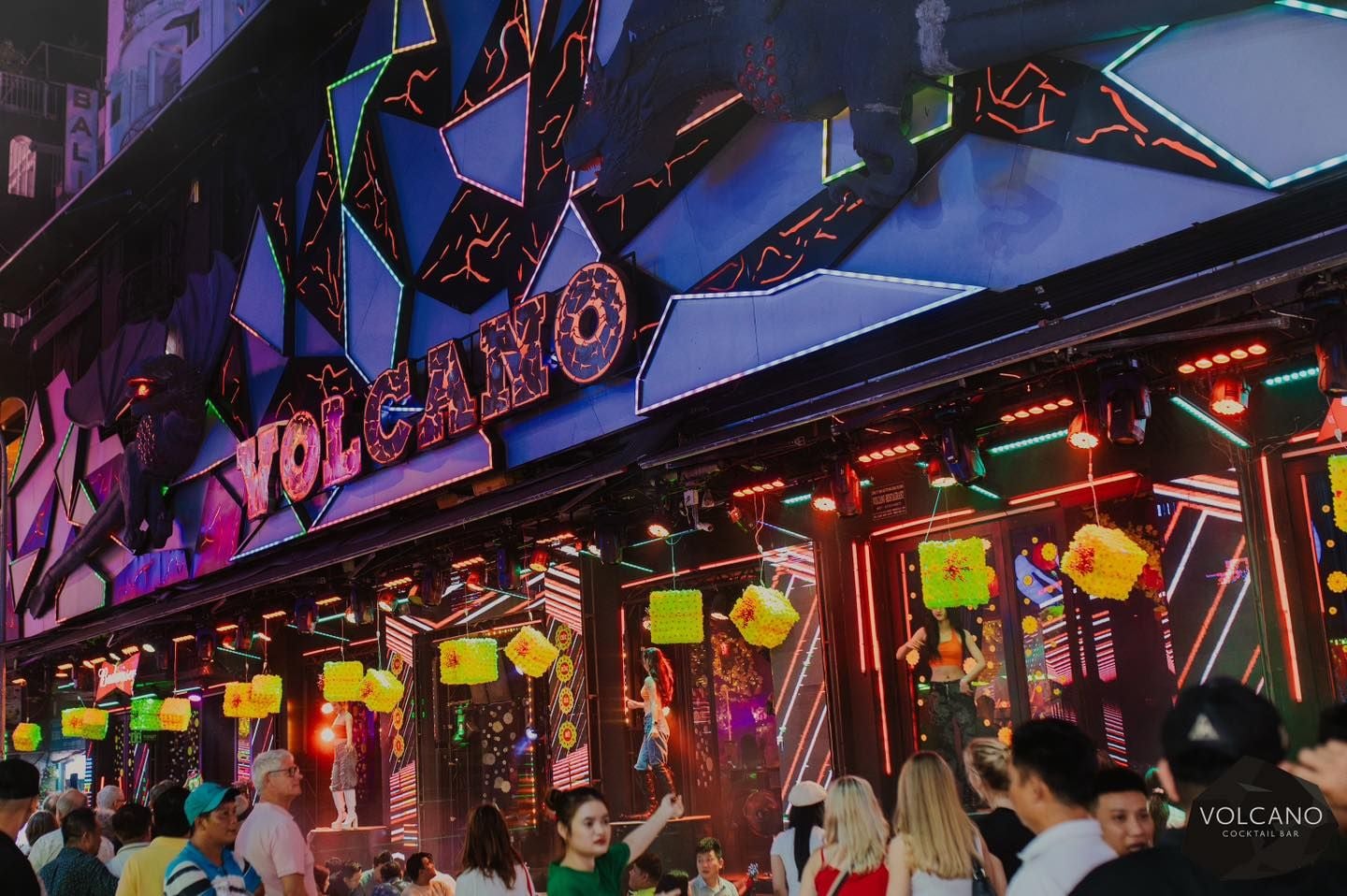 Volcano Bar & Lounge - 70 Bùi Viện