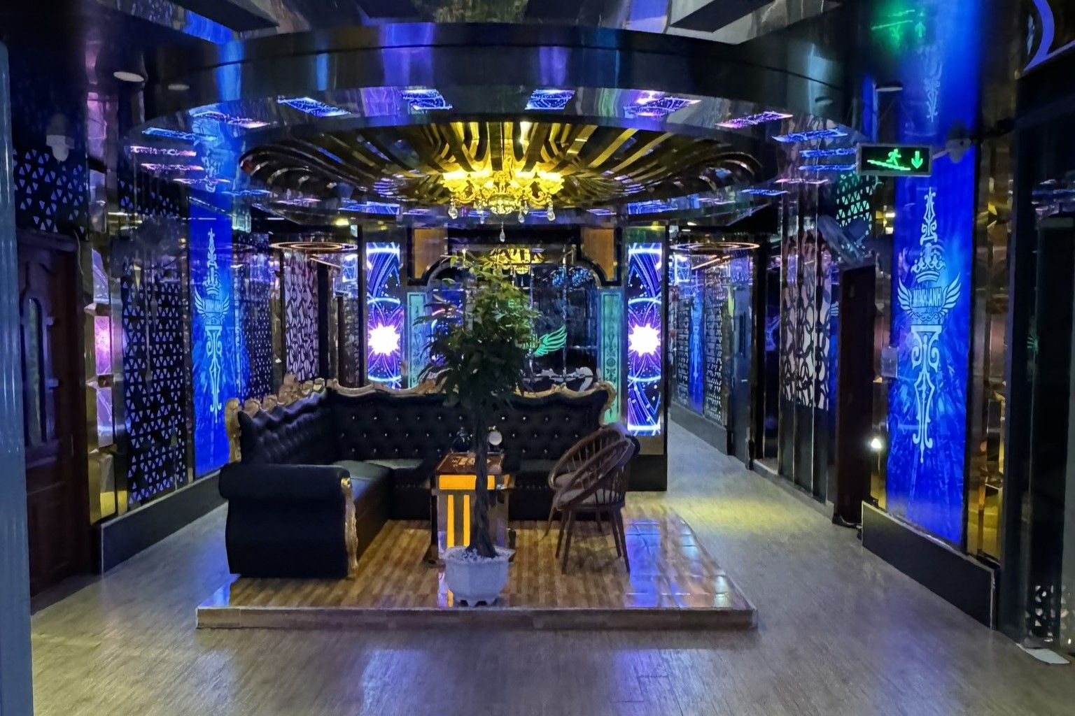 Karaoke Queen Bee - 130 Đường 9A