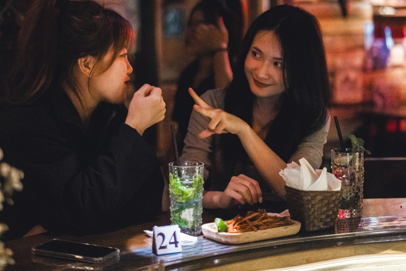 Sixteen Saloon - 92 Lý Nhân Tông
