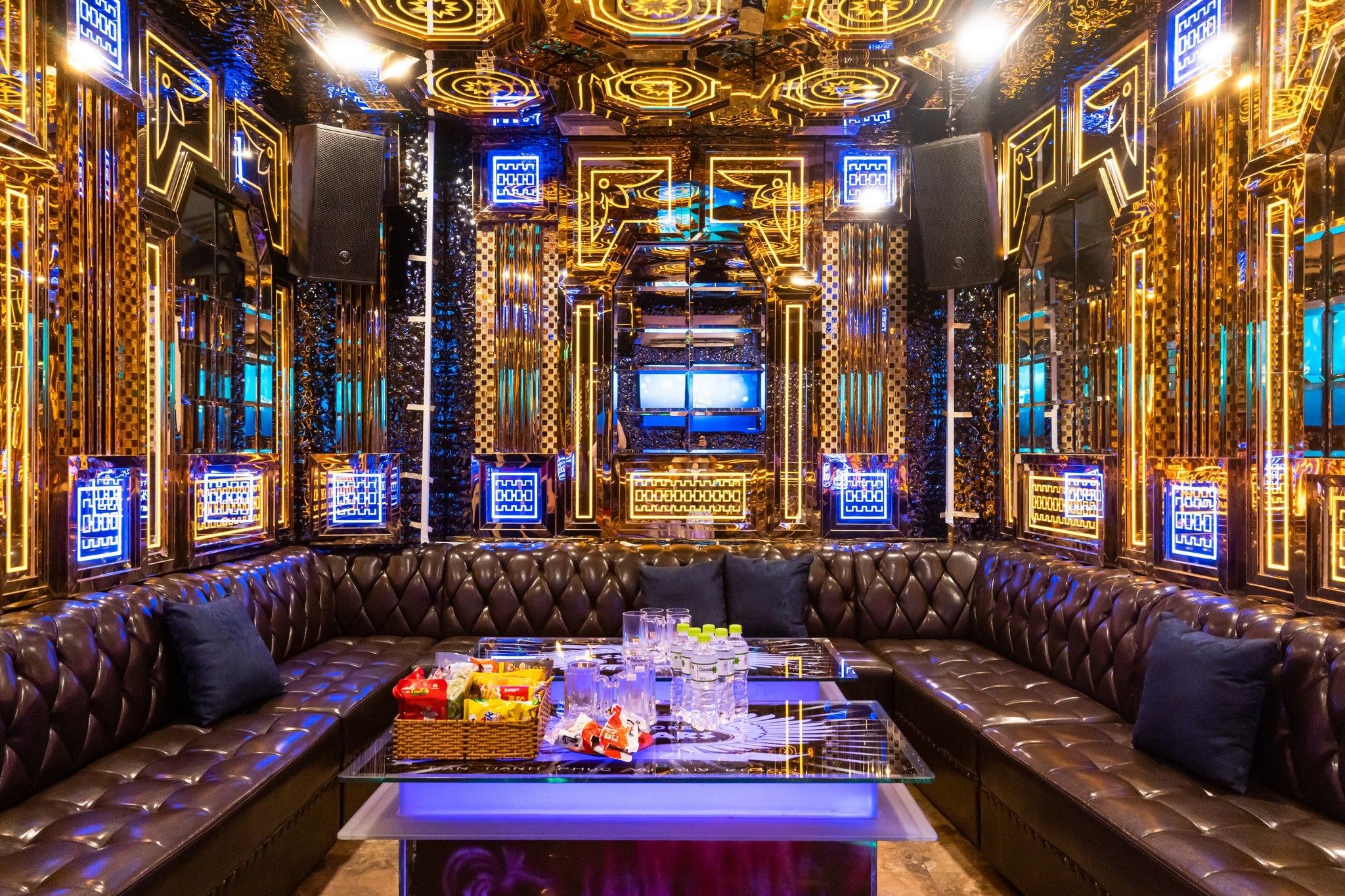Karaoke Hoàng Đế Caesars - 64 Trần Não