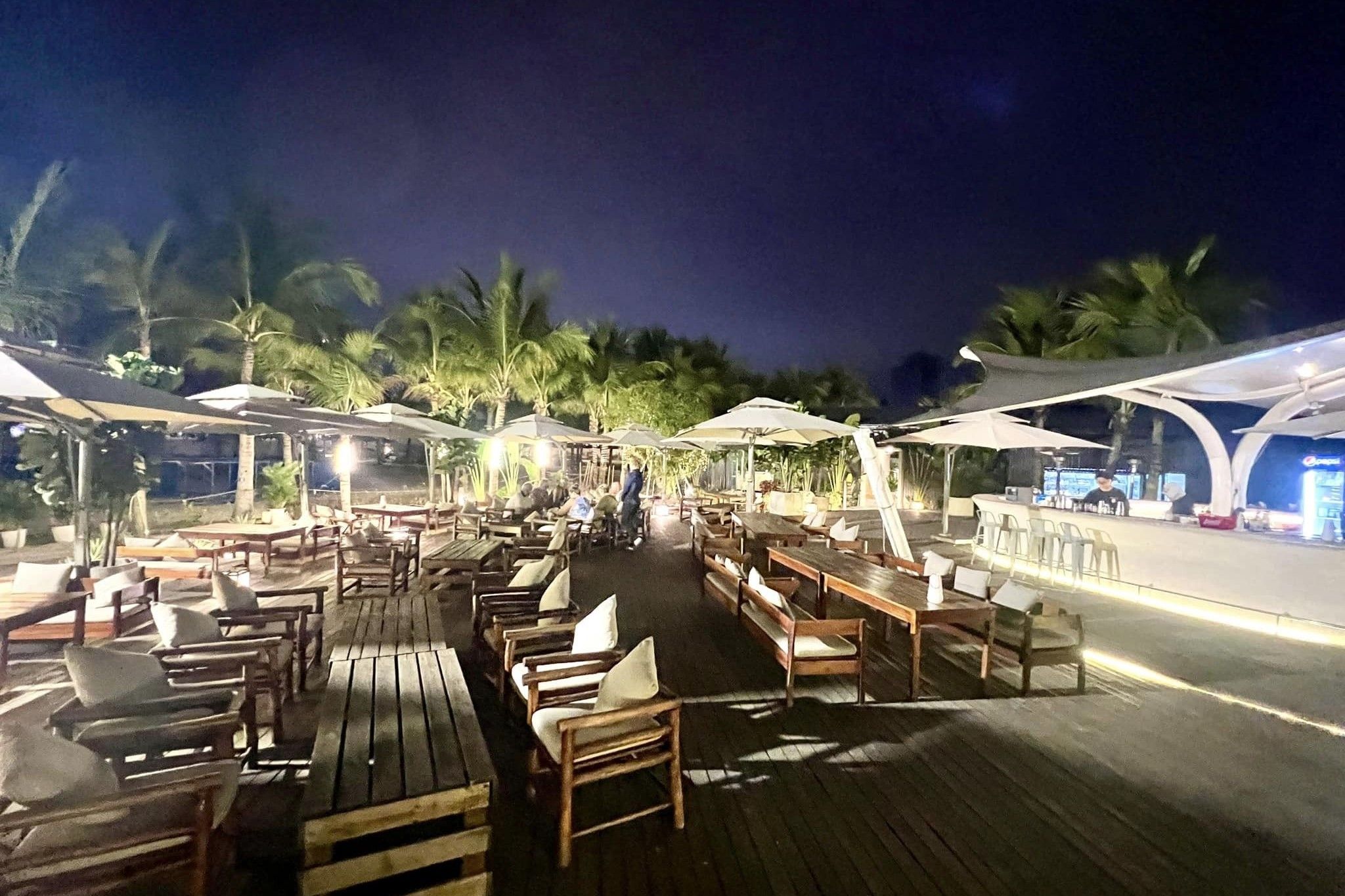 Chill Beach Bar - 5 Kỳ Quan