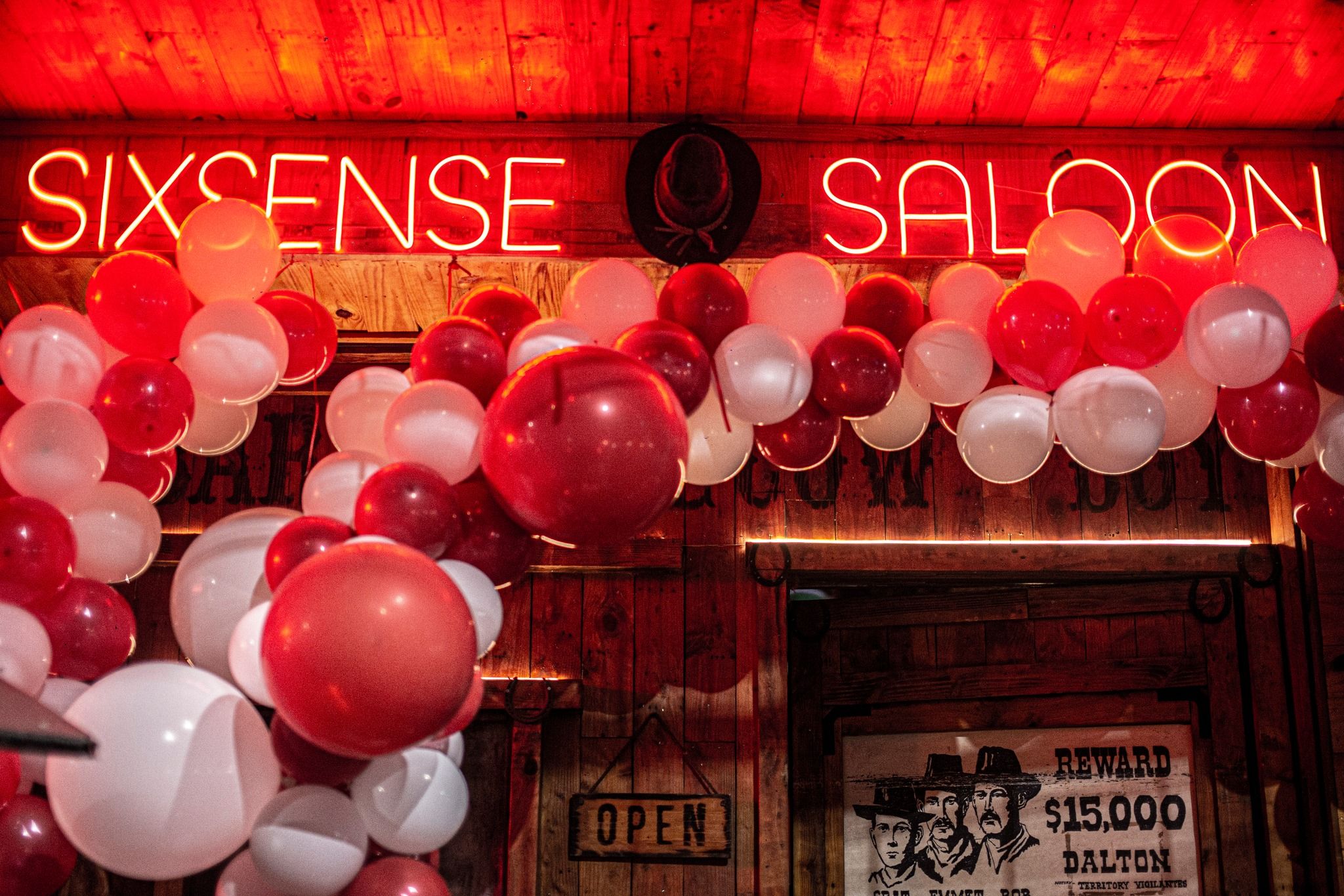 Sixsense Saloon - 100B Trần Nguyên Hãn