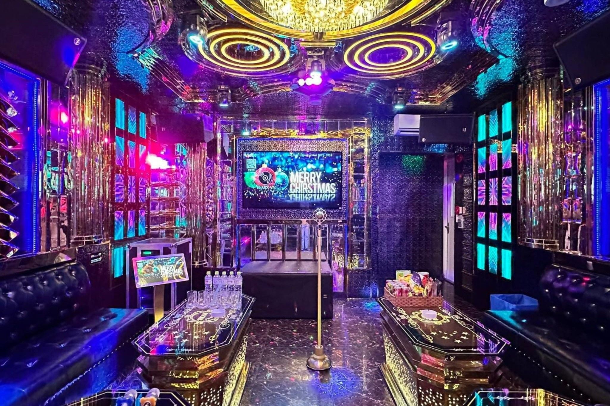 Karaoke Osaka - 495 Lê Văn Quới