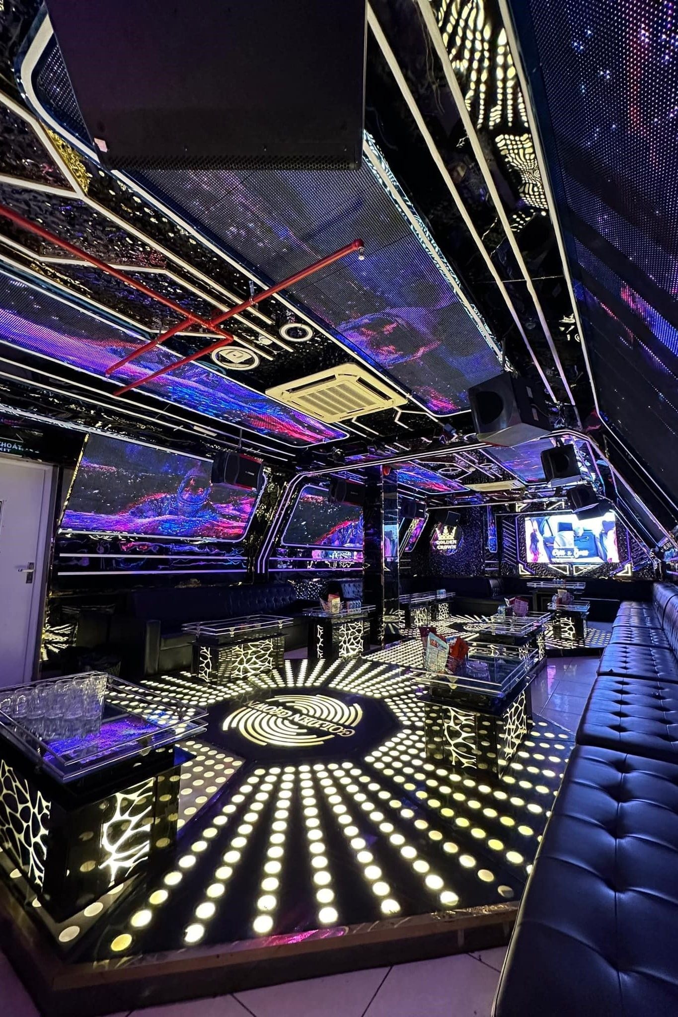 Karaoke Golden Crown - 299 Xã Đàn