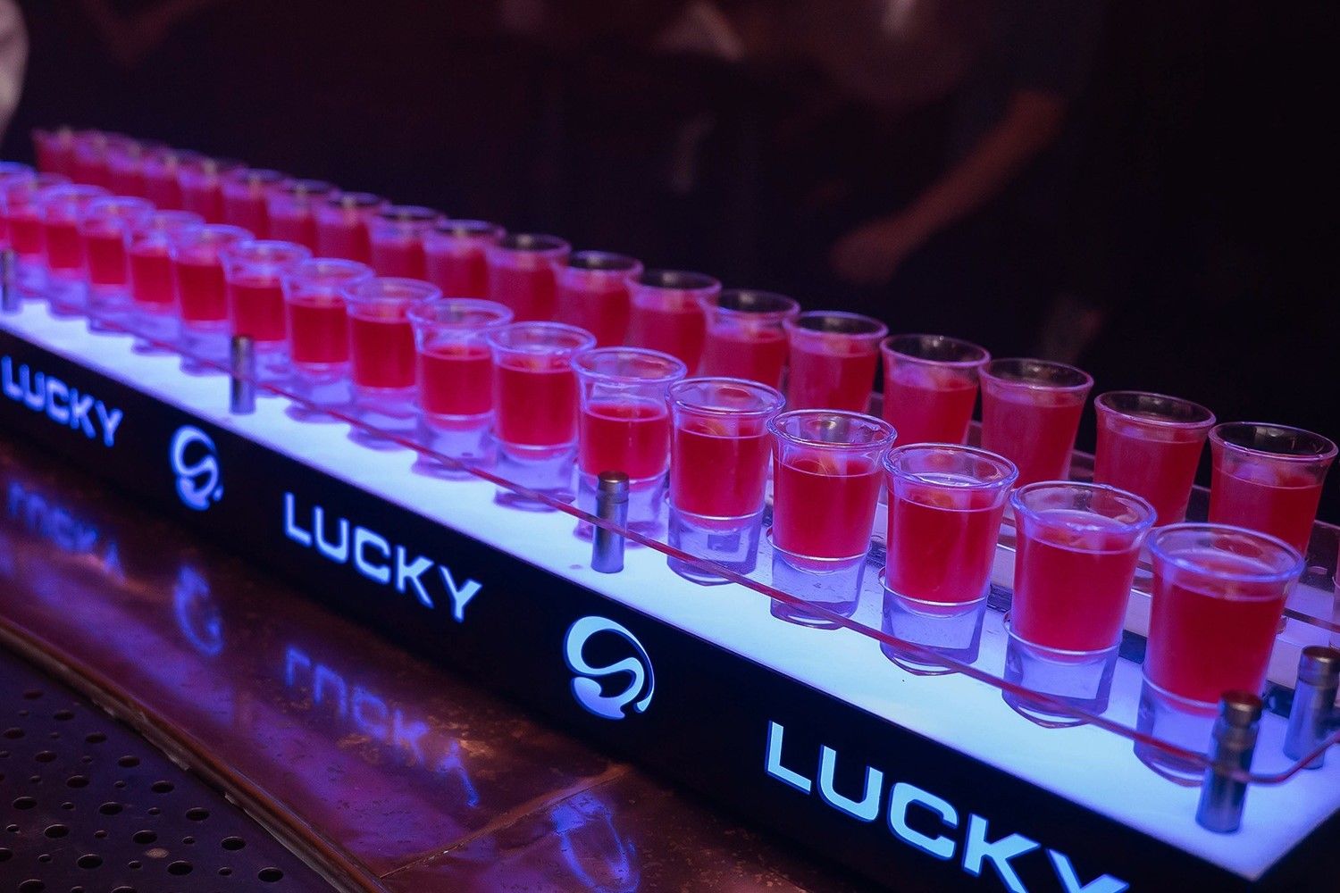 Lucky Pub & Cocktail Bar - 9-10-11 Lô 13 Thế Lữ
