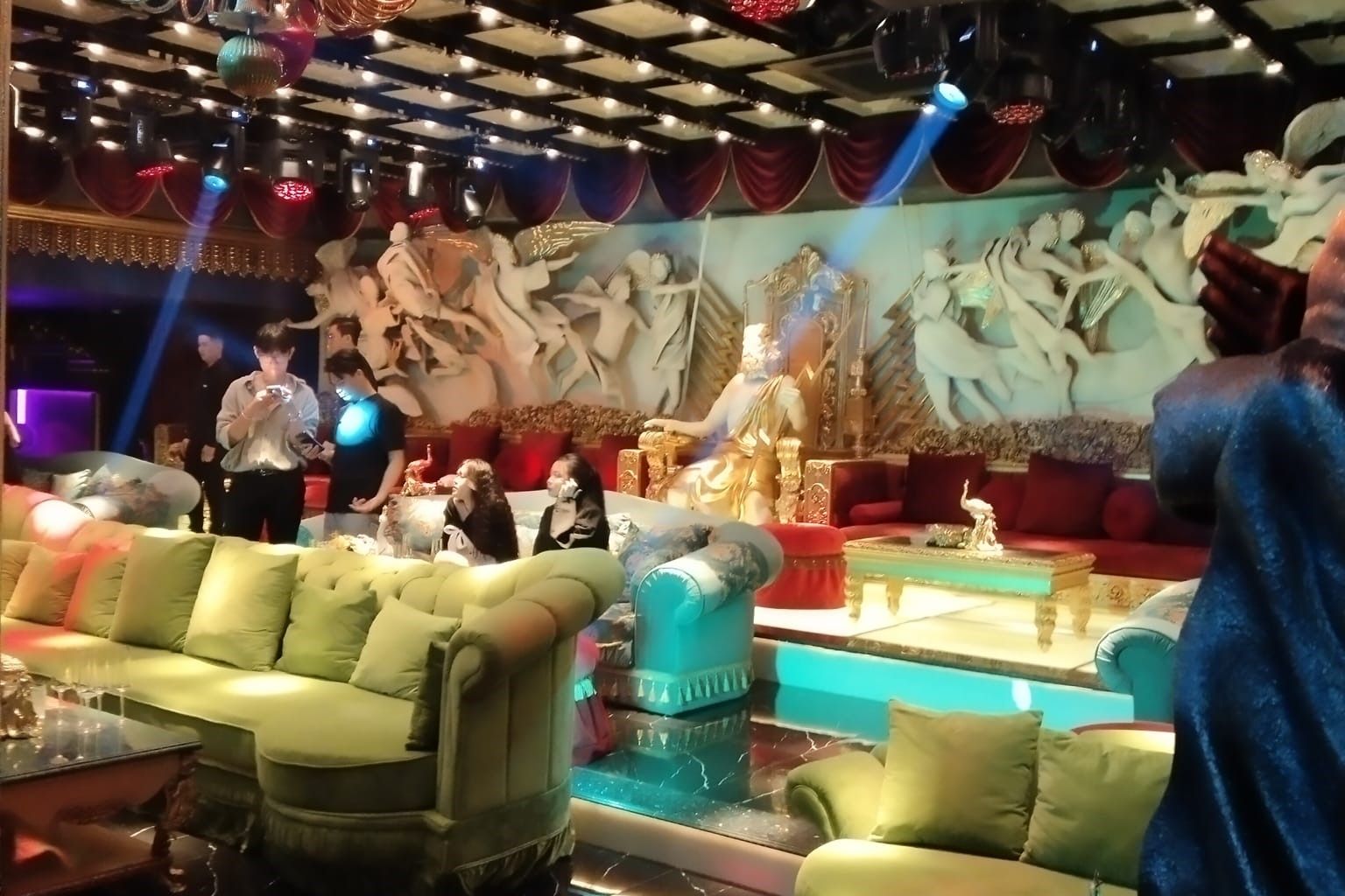 Elite Club - 18 Thủ Khoa Huân
