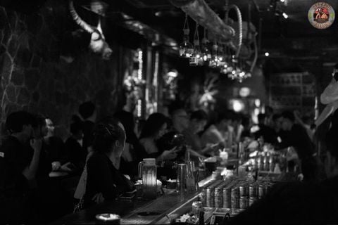 Sixteen Saloon - 62 Phan Đăng Lưu