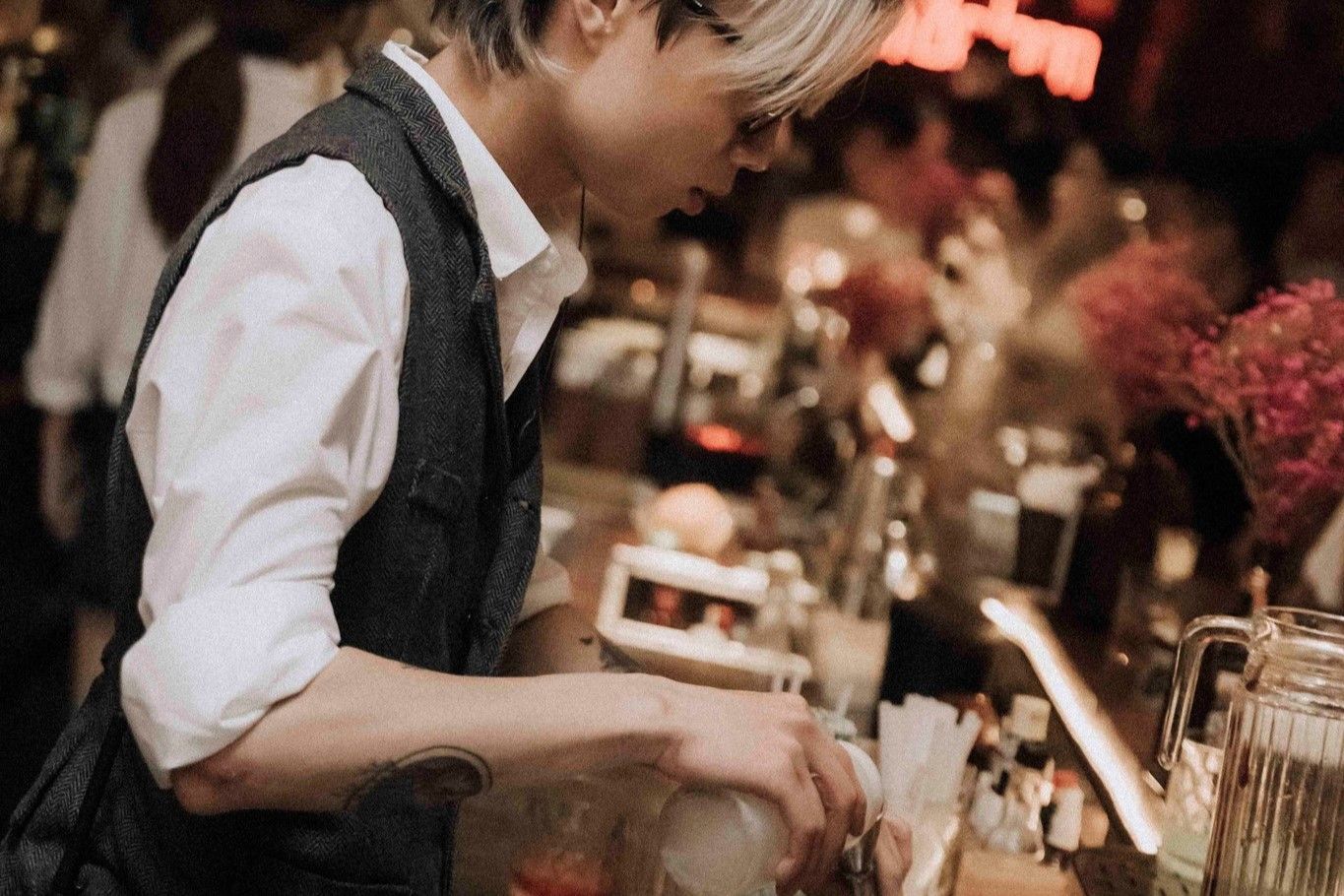 Sixteen Saloon - 62 Phan Đăng Lưu