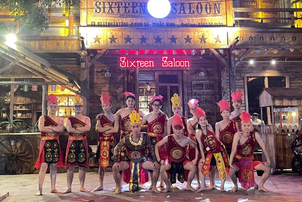 Sixteen Saloon - 92 Lý Nhân Tông