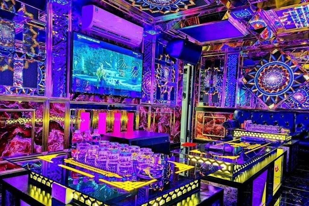 Karaoke Luxury - 21 Bùi Thị Xuân