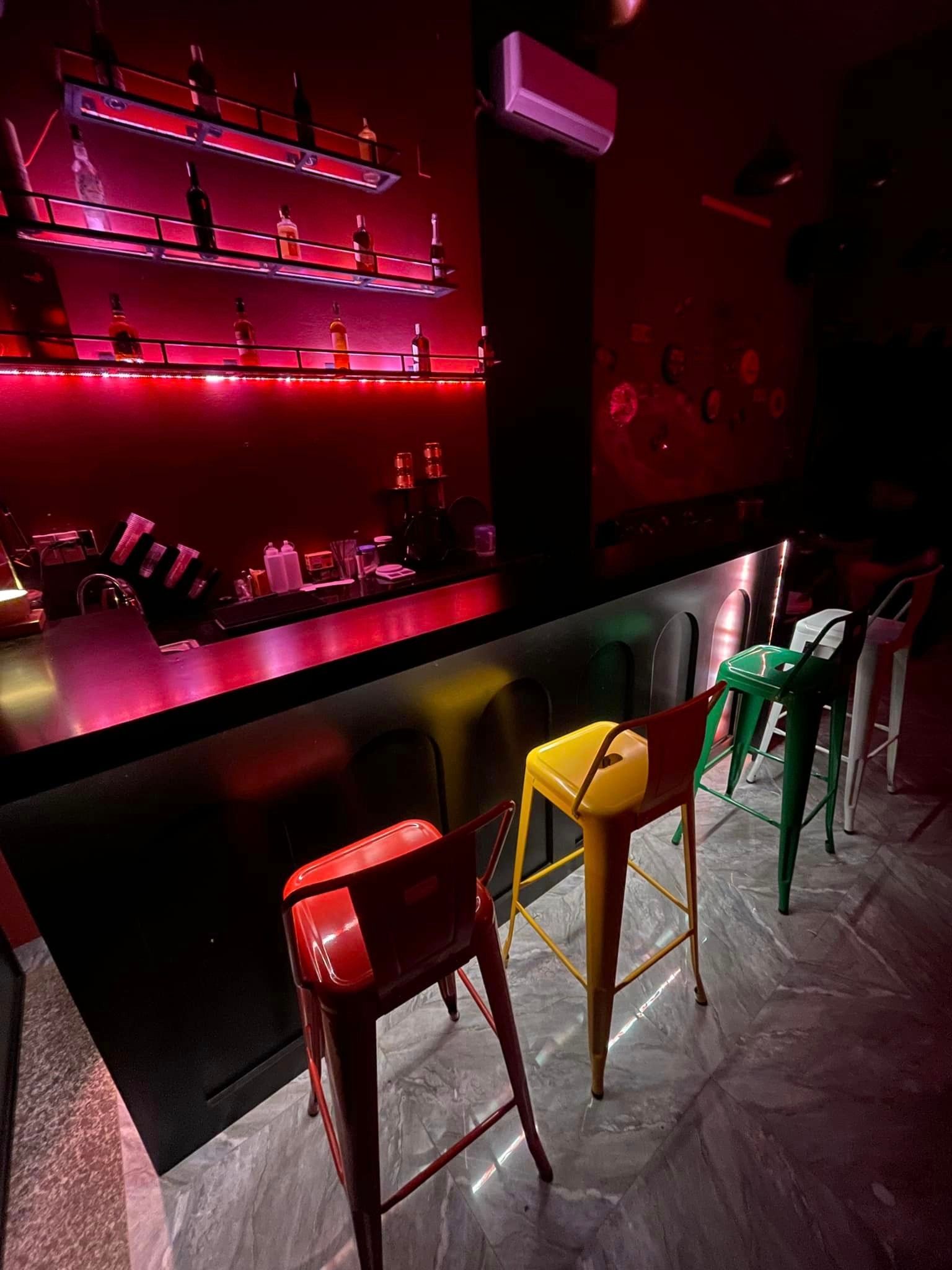 Moon Pub And Lounger Bar - 70 Đinh Lễ