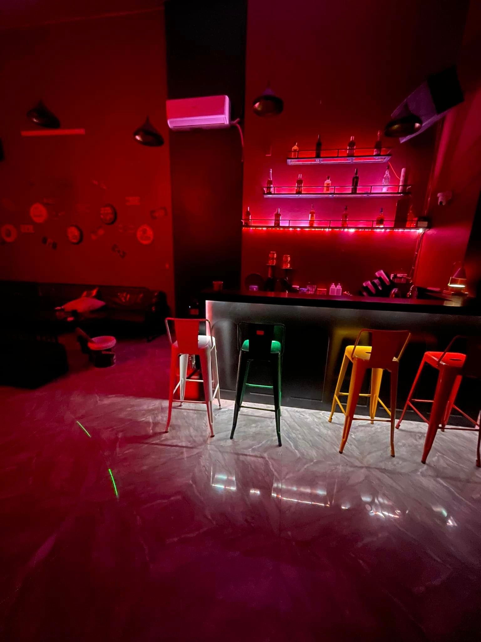 Moon Pub And Lounger Bar - 70 Đinh Lễ