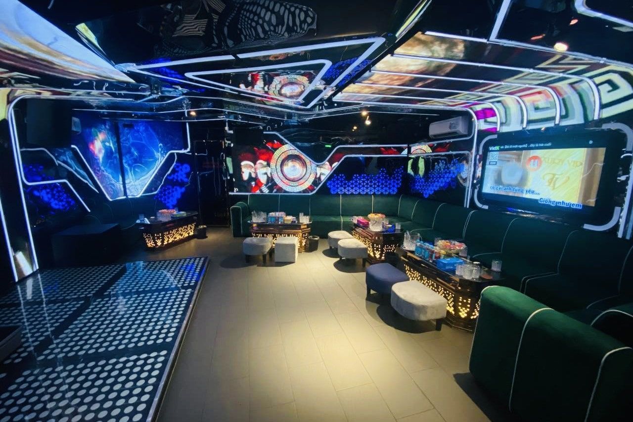 Karaoke Liberty By Night - 408 La Thành