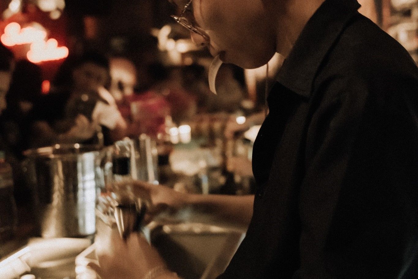 Sixteen Saloon - 92 Lý Nhân Tông