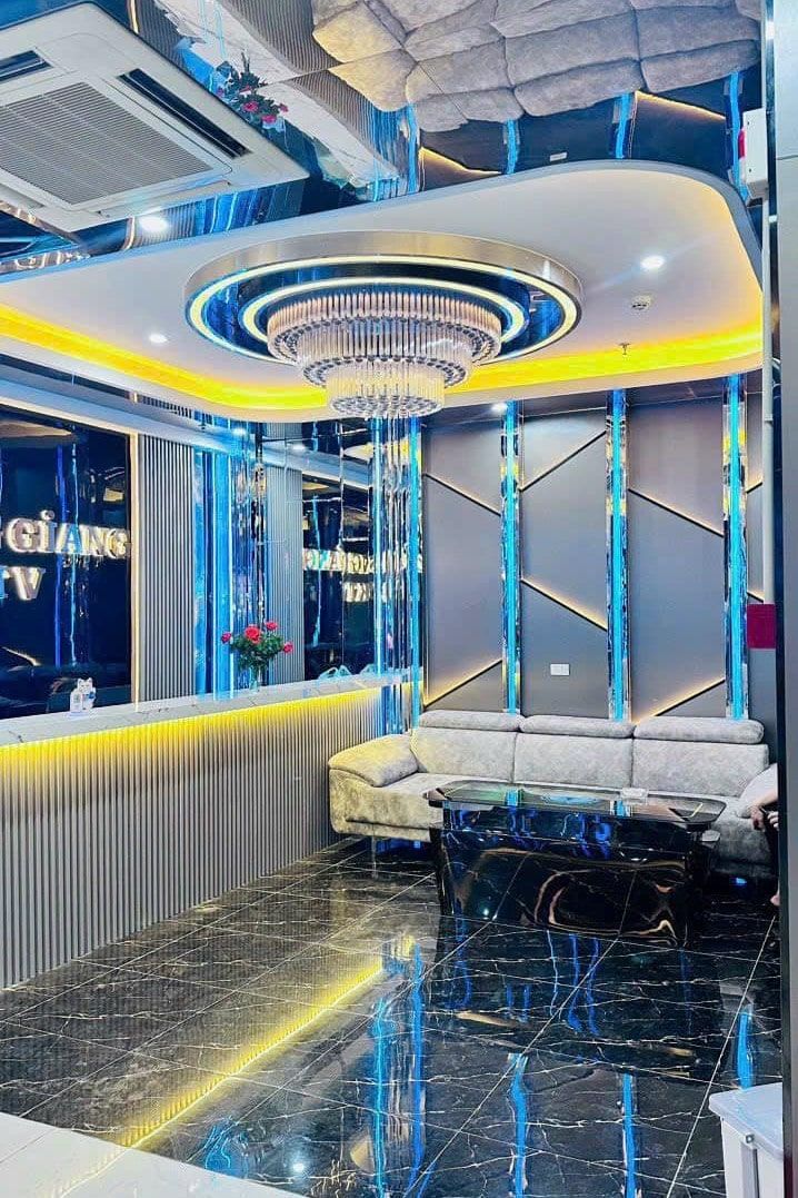 Karaoke Hương Giang Club - 79 Thái Thịnh