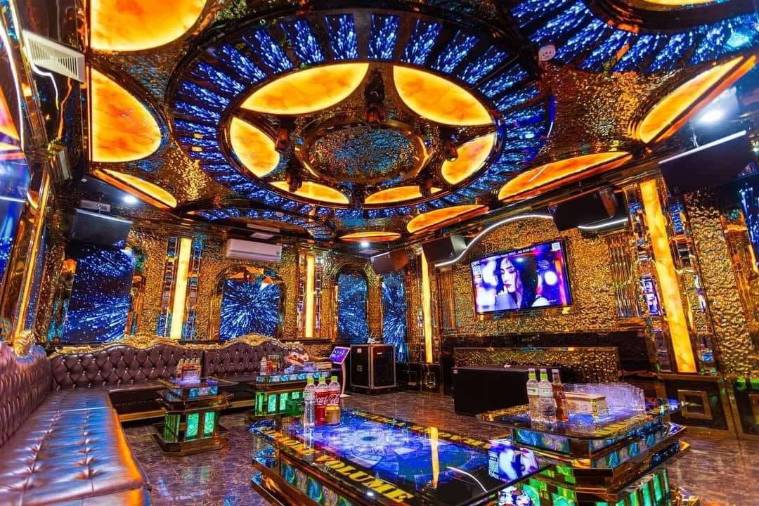 Karaoke Luxury - 66 Nguyễn Phong Sắc