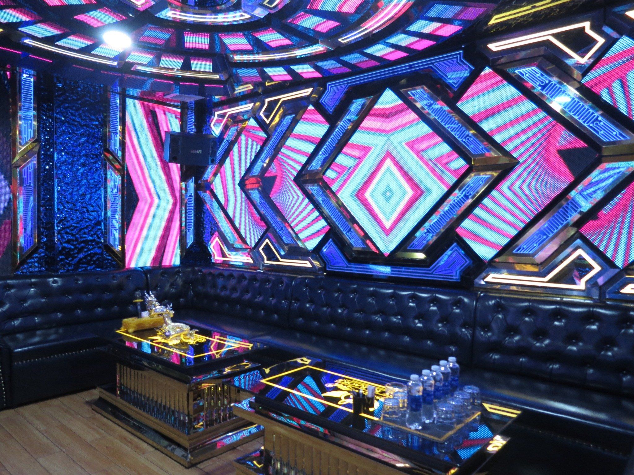 Karaoke K-Box - 137 Bình Quới