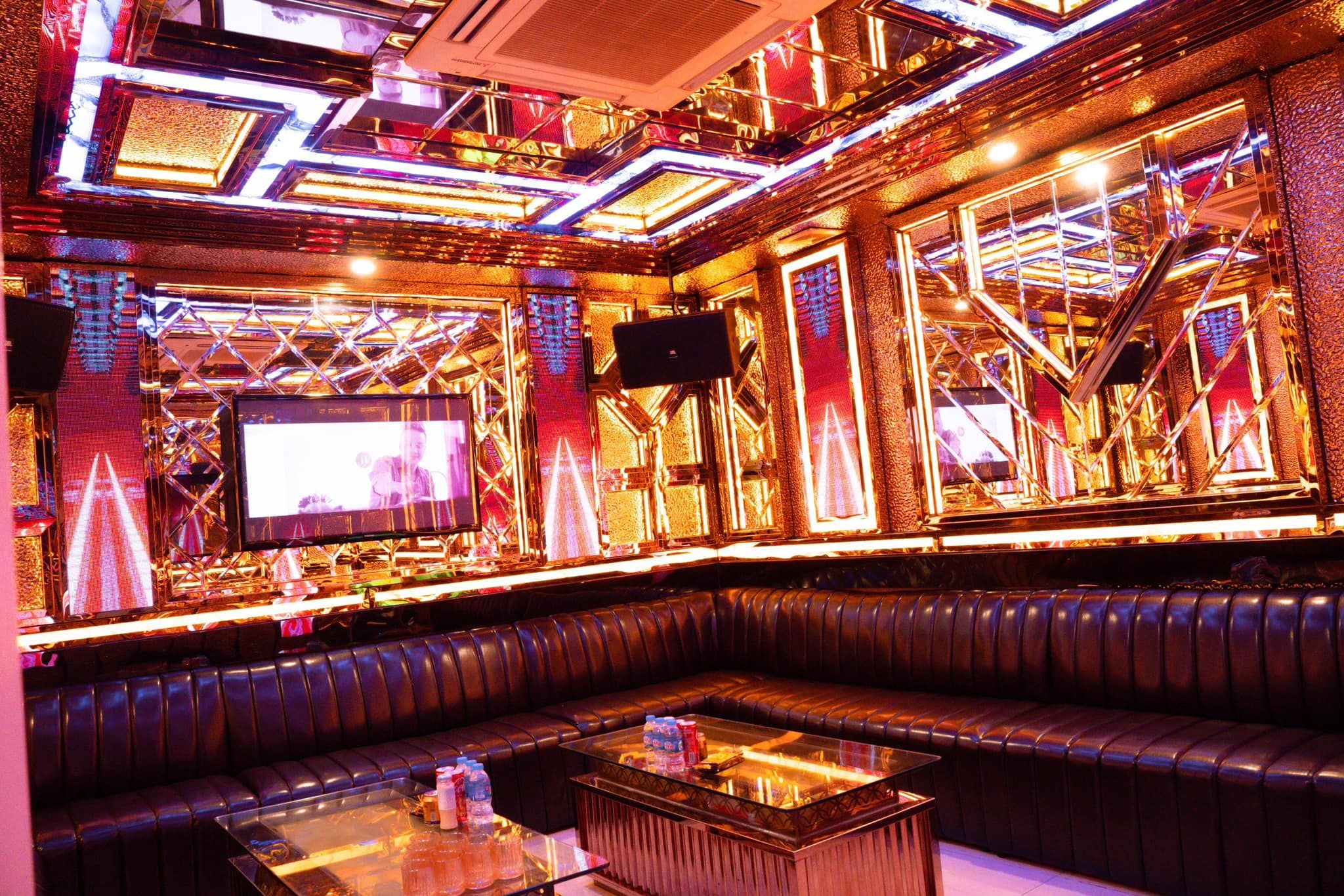 Karaoke Vương Miện - 118 Hồ Tùng Mậu