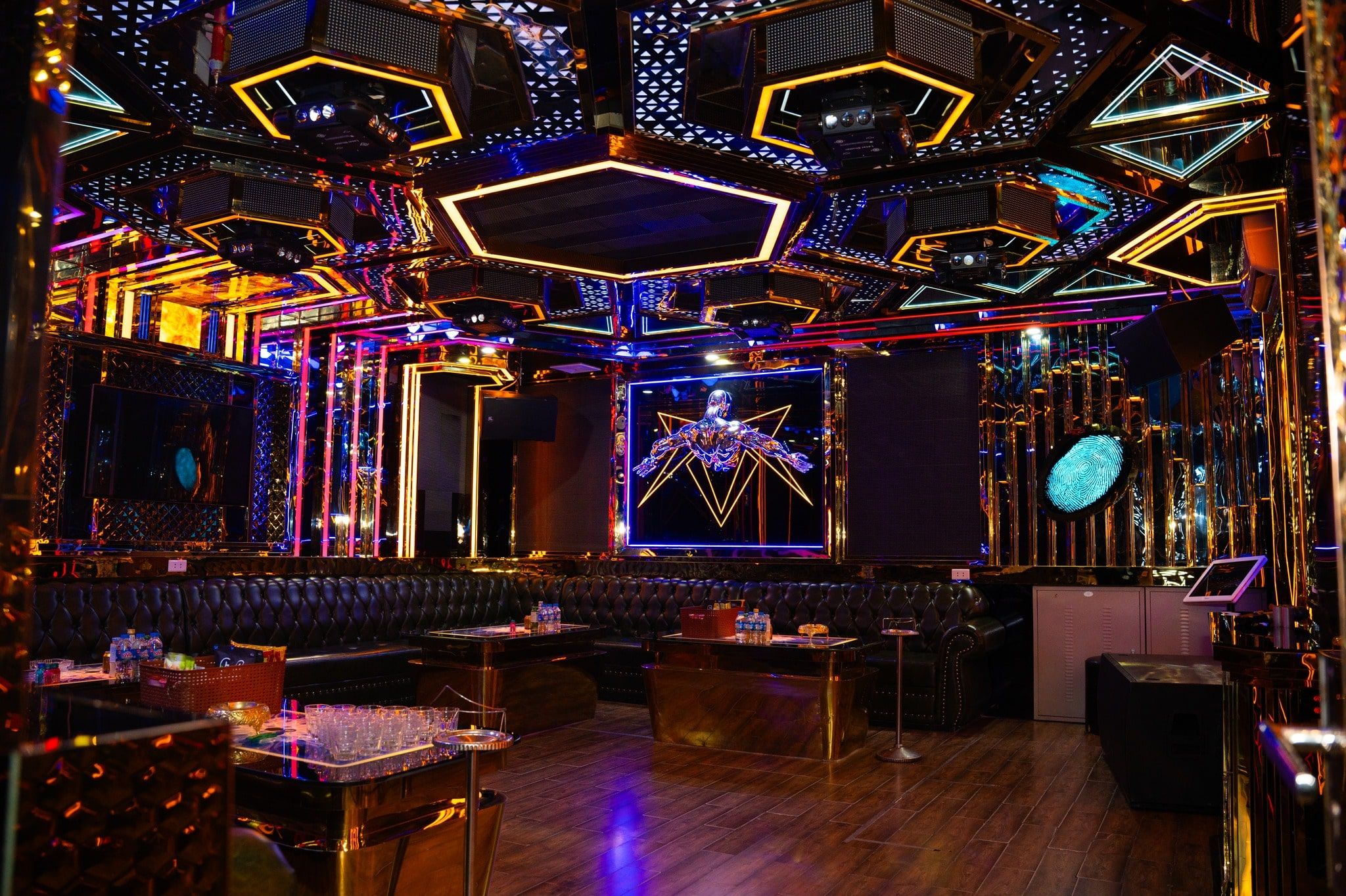 Karaoke Zozo - 12 Trần Kim Xuyến