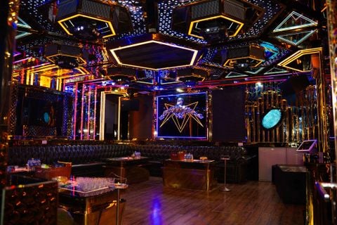 Karaoke Summit - 64 Trần Thái Tông